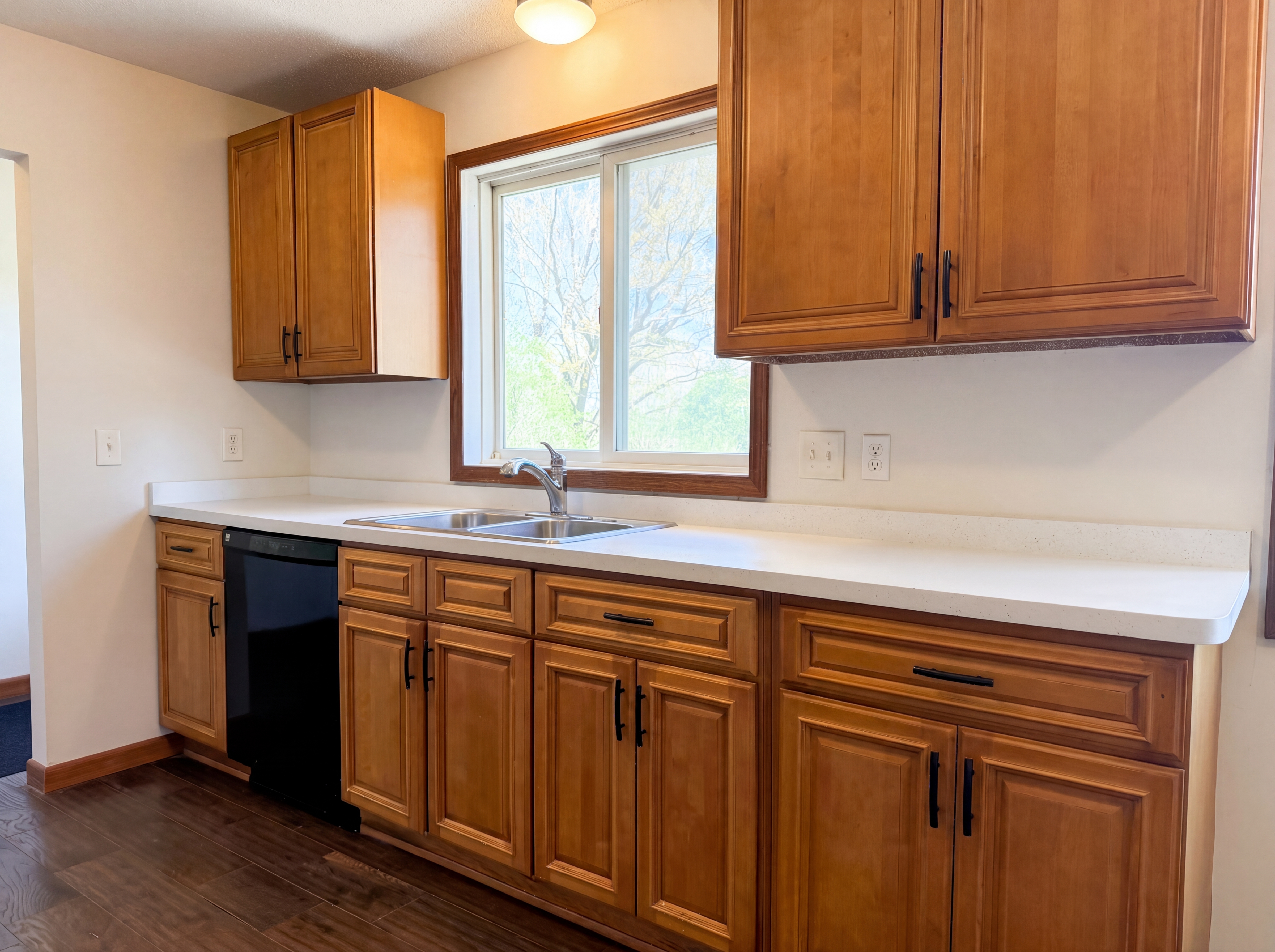 Photo 7 of 18 of 18817 Kenwood Trl, Lakeville, MN