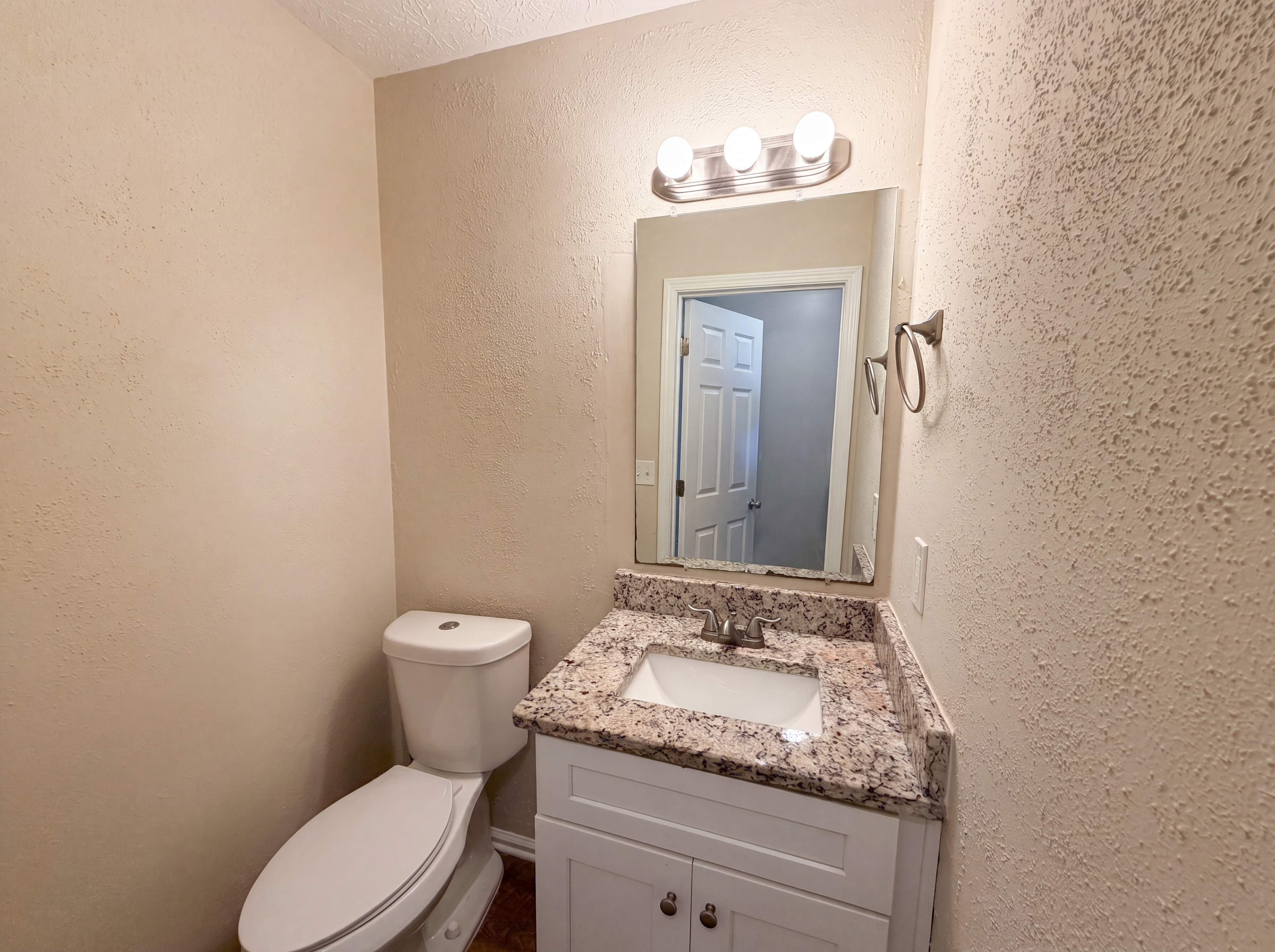 Photo 16 of 23 of 4078 Tara Ct, Loganville, GA