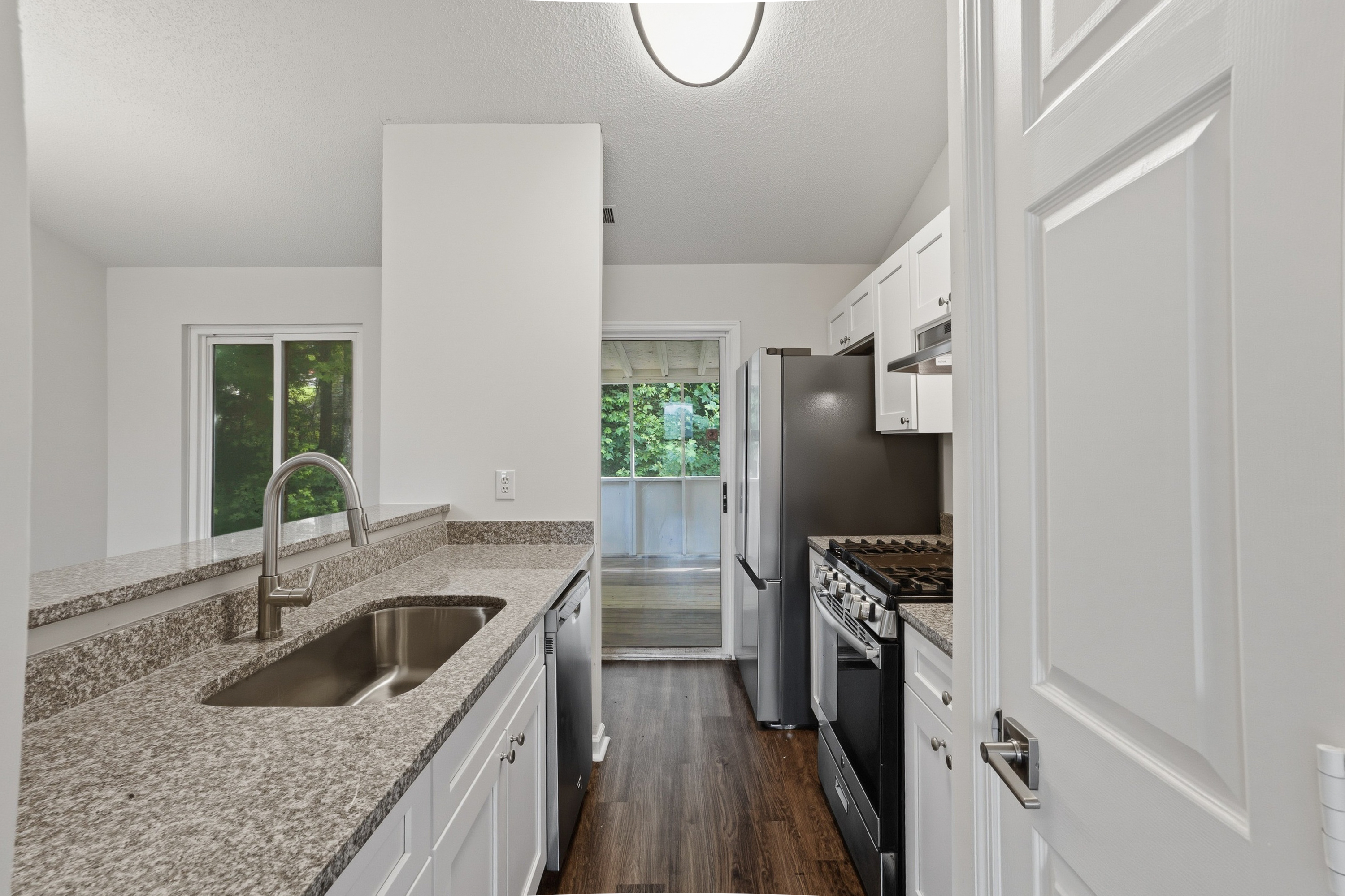 Photo 2 of 32 of 3318 Maison Ct, Lithonia, GA