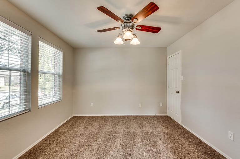 Photo 11 of 38 - 3625 Camino Real Trl, Denton, TX 76208