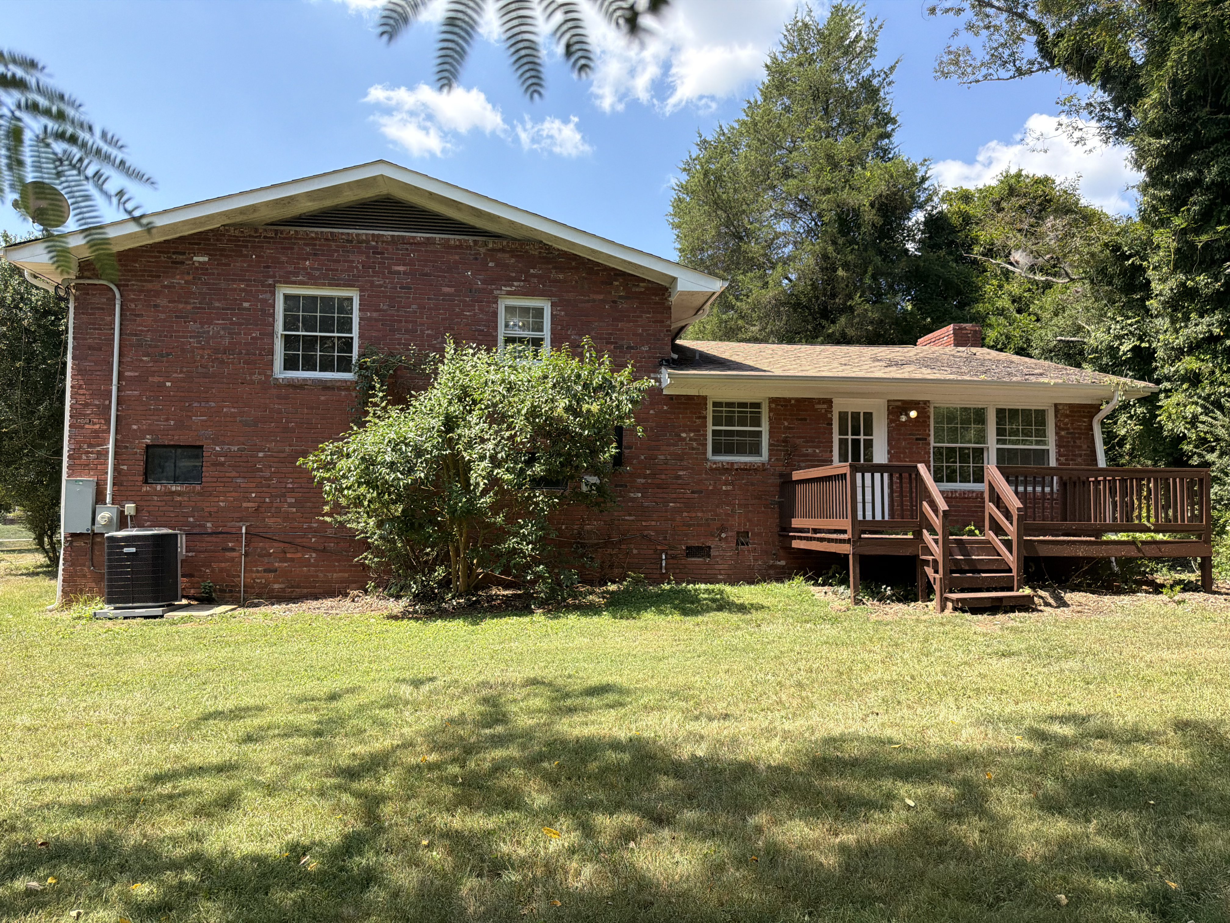 Photo 5 of 41 of 2618 Speas Rd, Winston Salem, NC