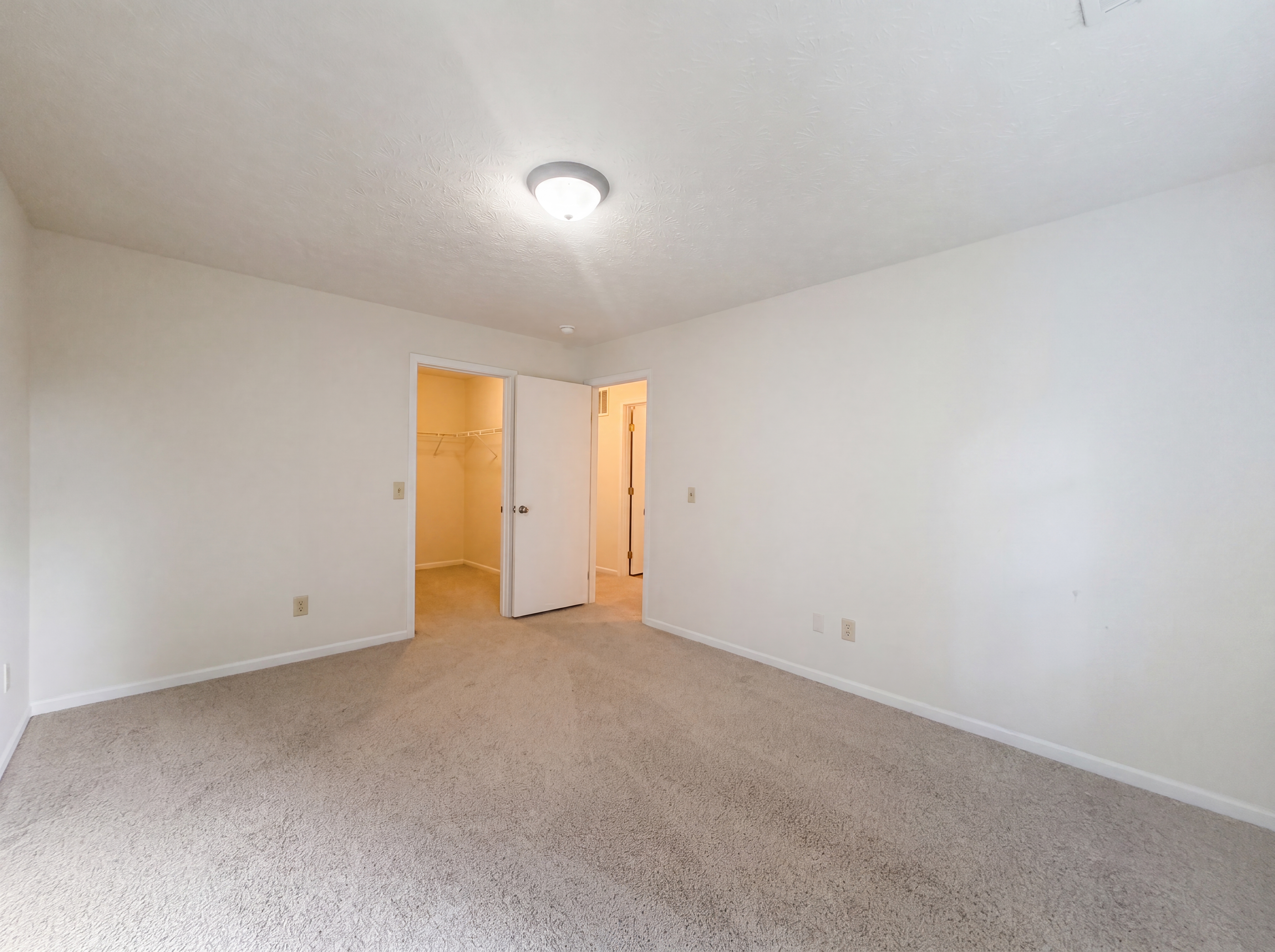 Photo 13 of 29 of 4625 Kenross Dr, Columbus, OH