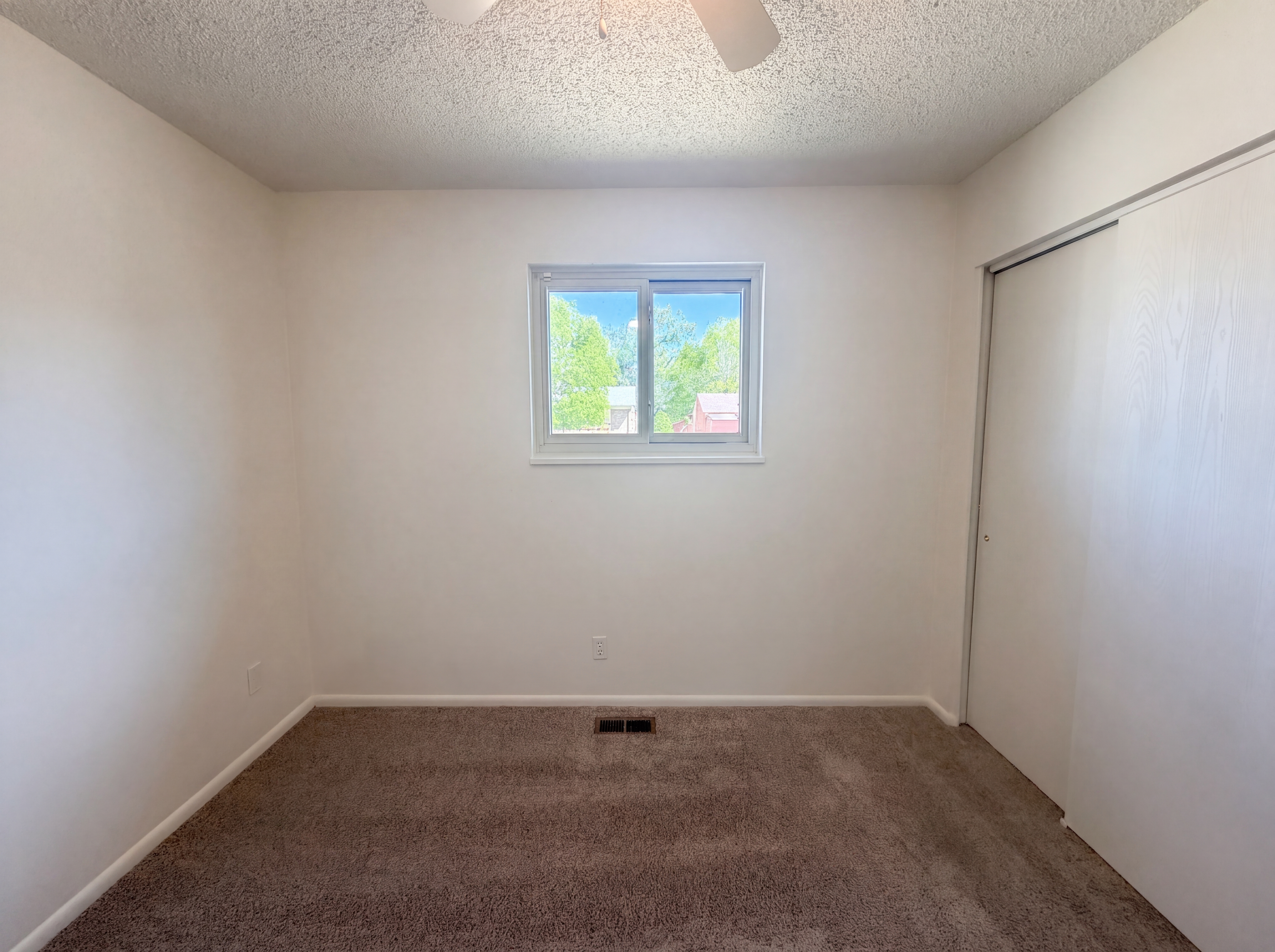 Photo 4 of 25 of 1902 E 116th Pl, Northglenn, CO