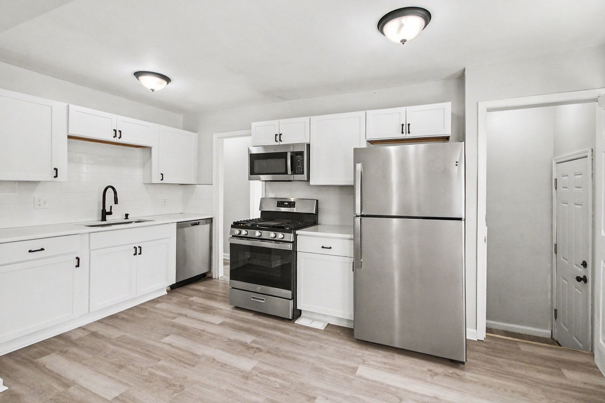 Photo 2 of 15 of 4069 Griffith Ave, Berkley, MI
