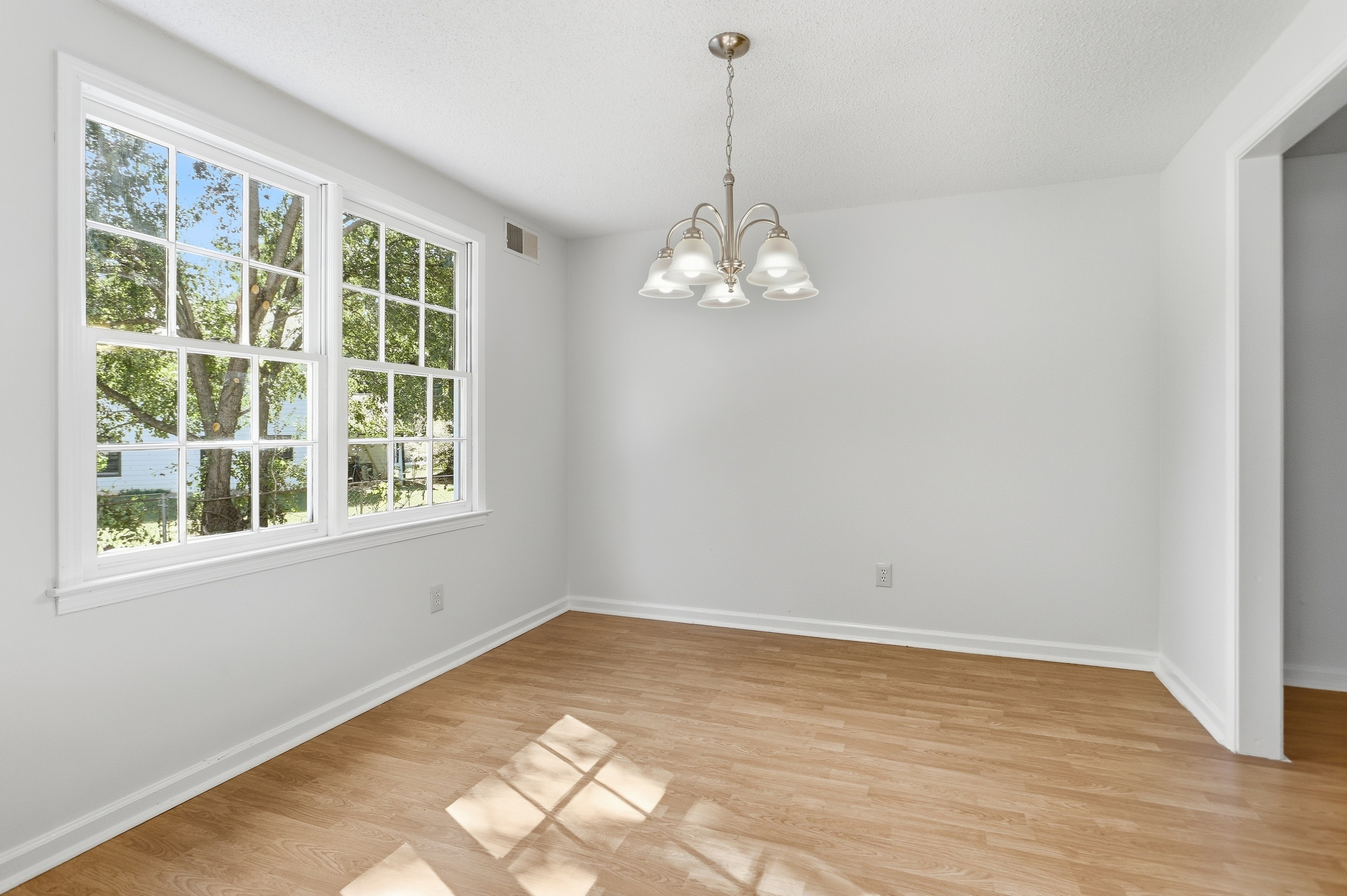 Photo 9 of 24 of 4400 Hidden Meadow Cir, Sugar Hill, GA