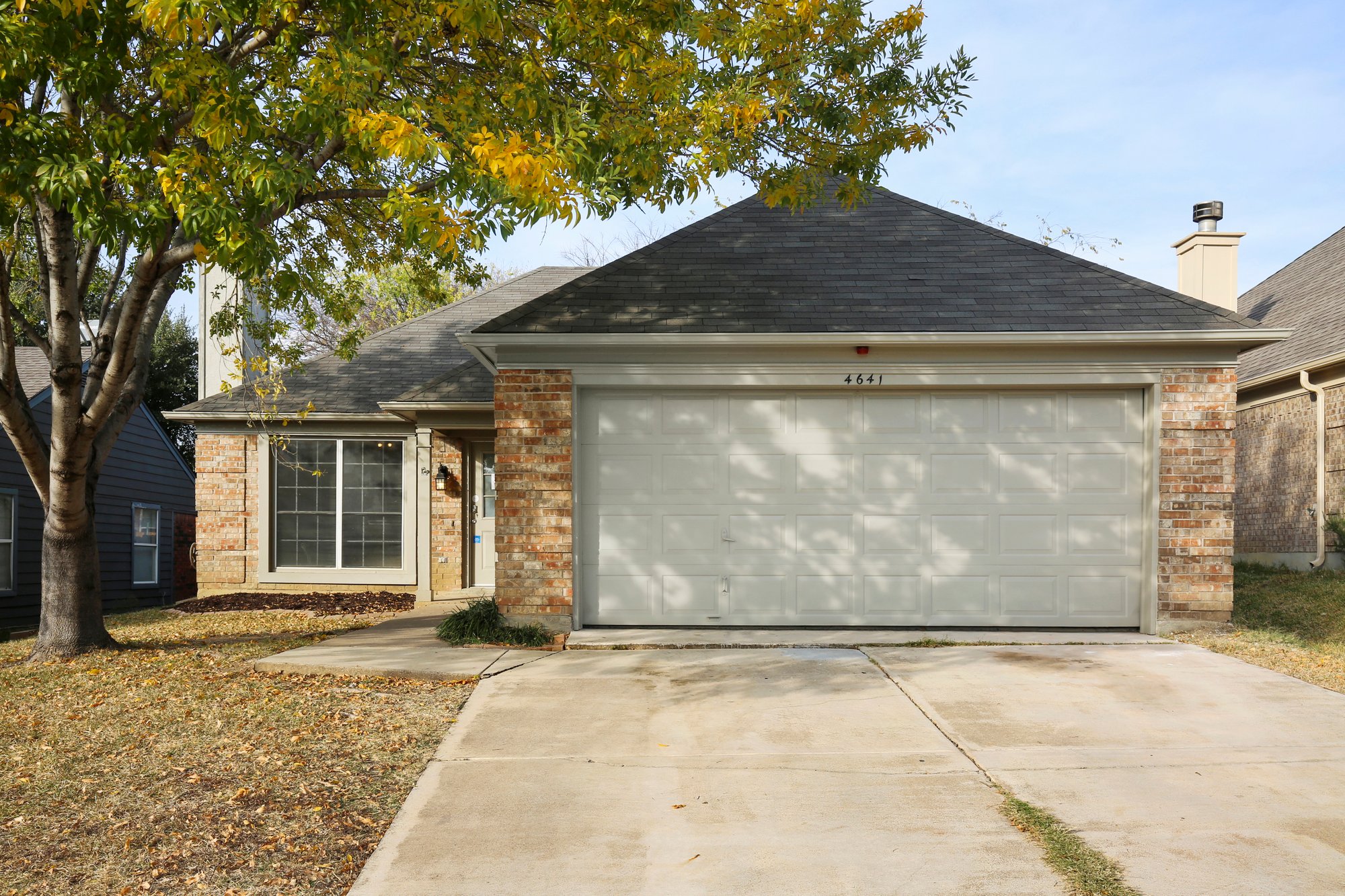 Photo 1 of 26 - 4641 Feathercrest Dr, Fort Worth, TX 76137