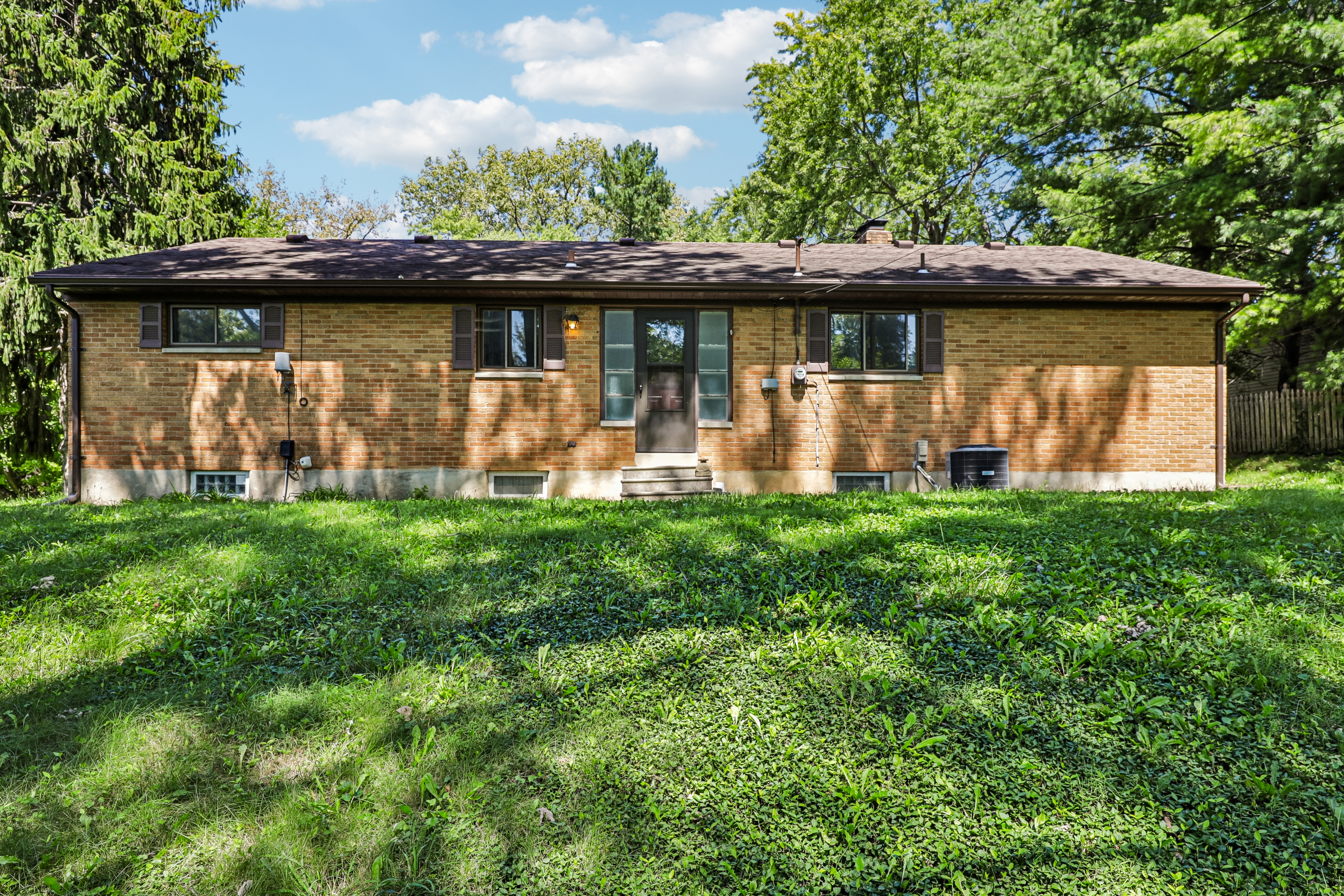 Photo 5 of 42 of 4071 Carondelet Dr, Dayton, OH