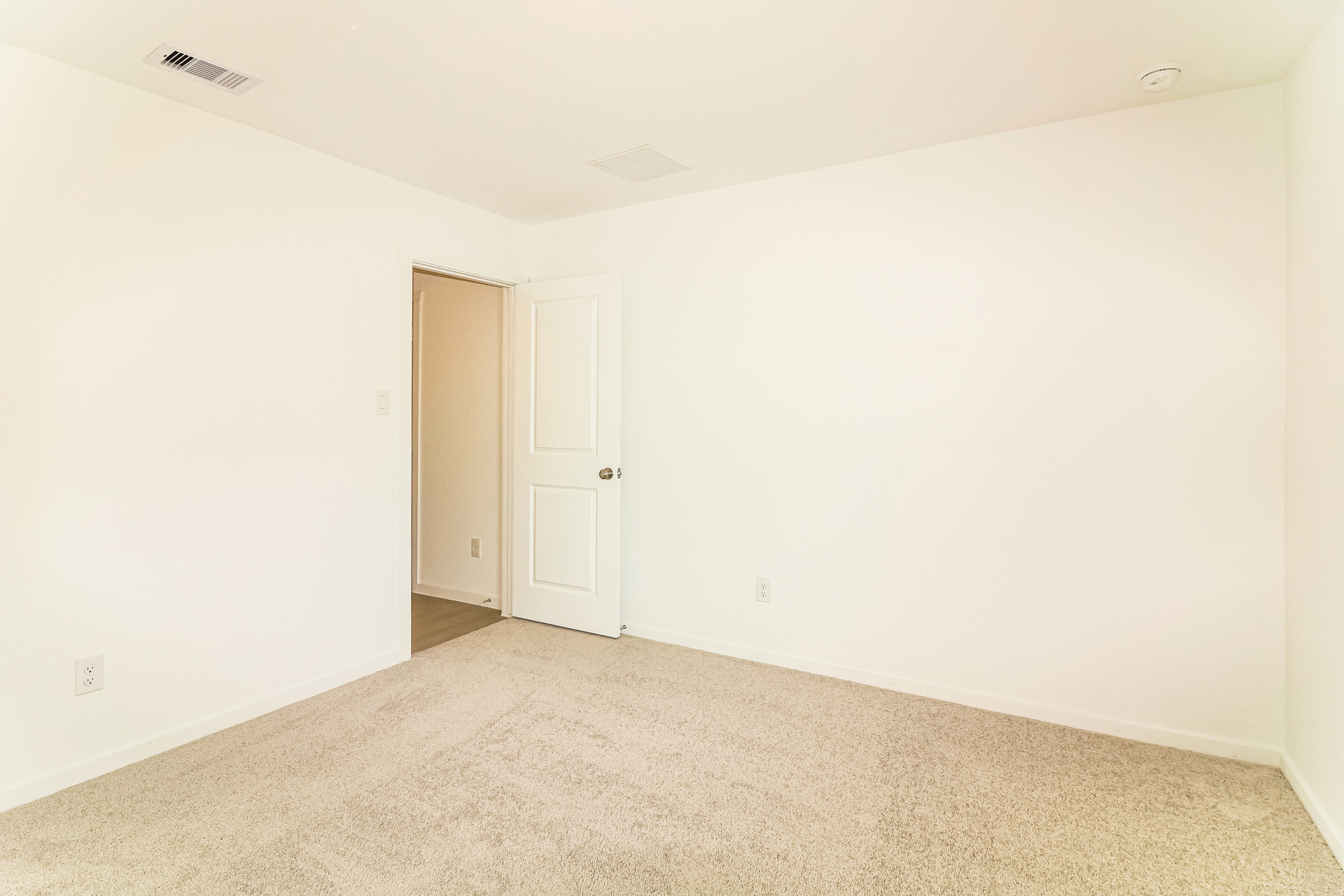 Photo 8 of 25 of 113 Meadowbrook Dr, Odem, TX