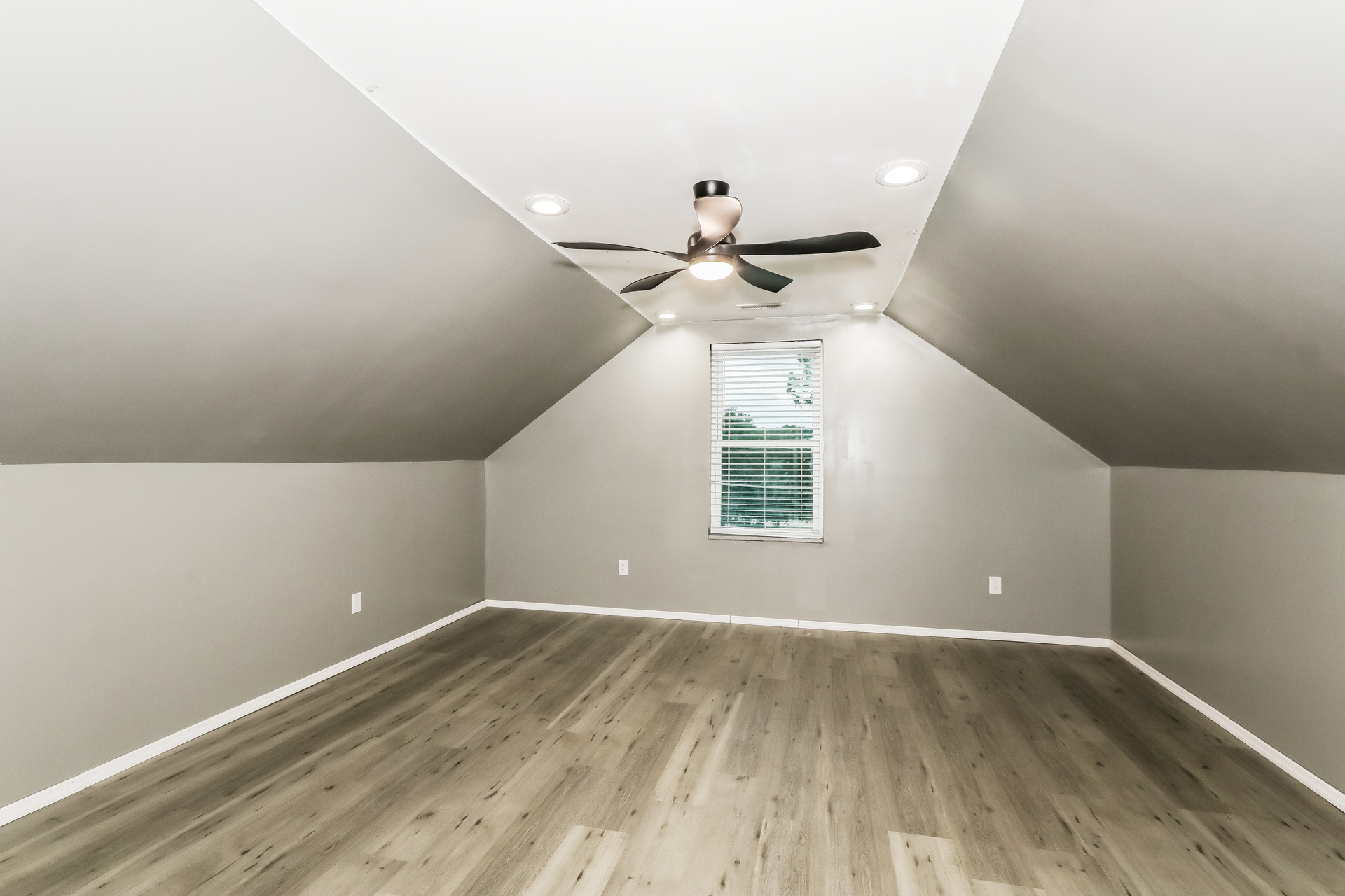 Photo 19 of 22 of 2147 Rosemary Ln SW, Supply, NC