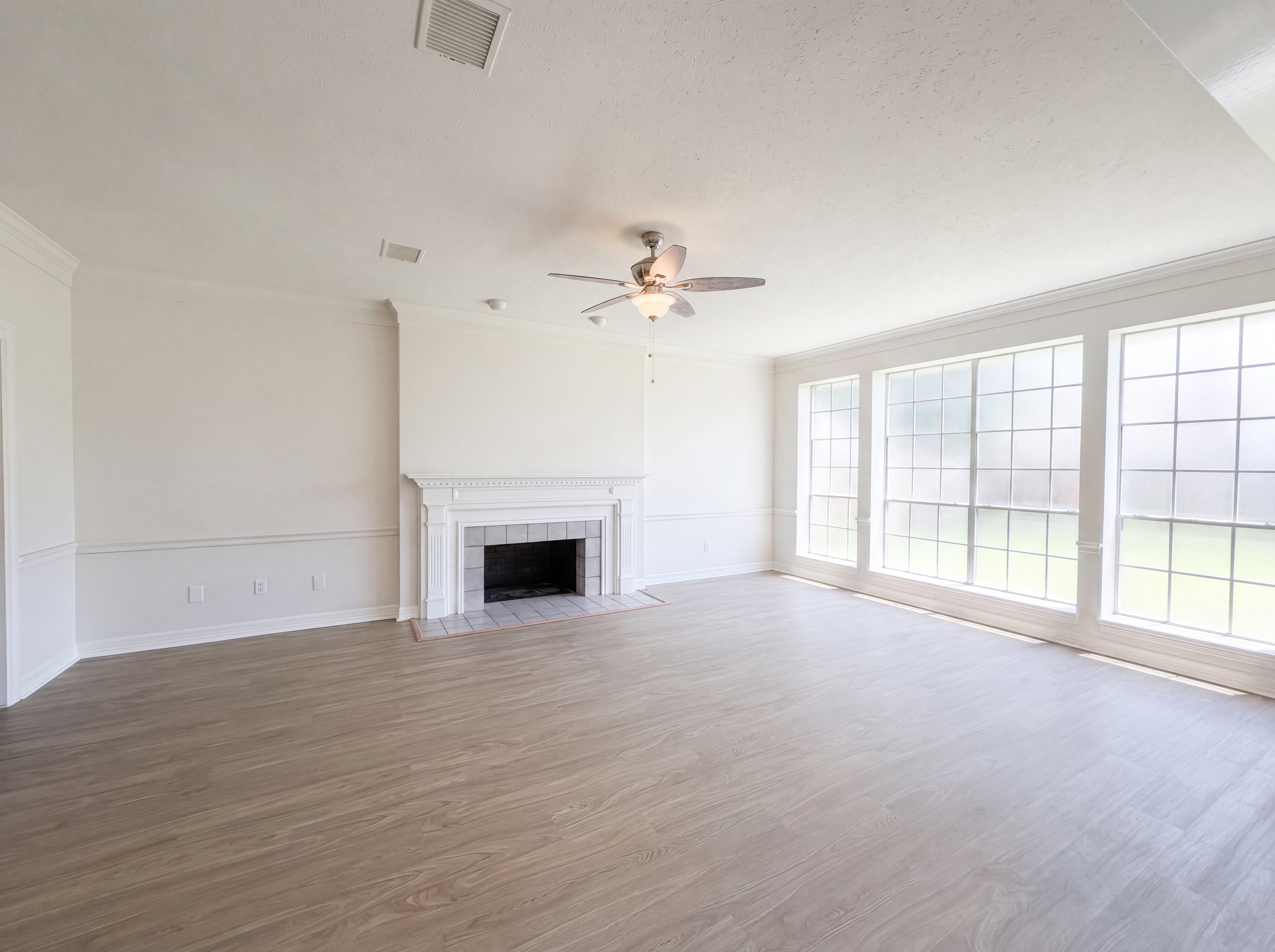 Photo 10 of 22 of 2124 Wimbleton Ct, Pearland, TX