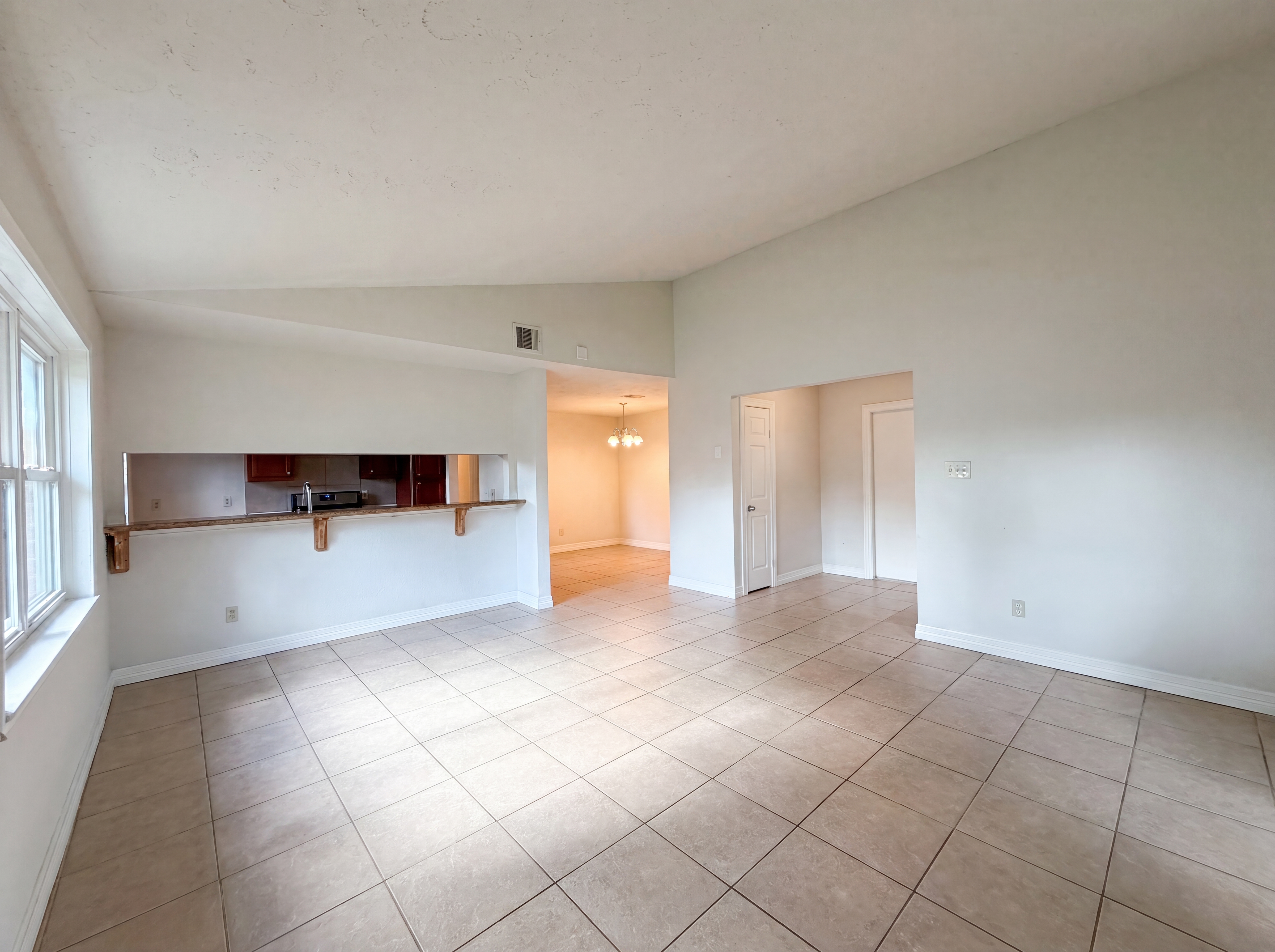 Photo 7 of 17 of 703 Midland Ct, Houston, TX