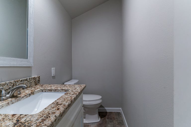 Photo 12 of 21 - 700 NW Barbara Ln, Burleson, TX 76028