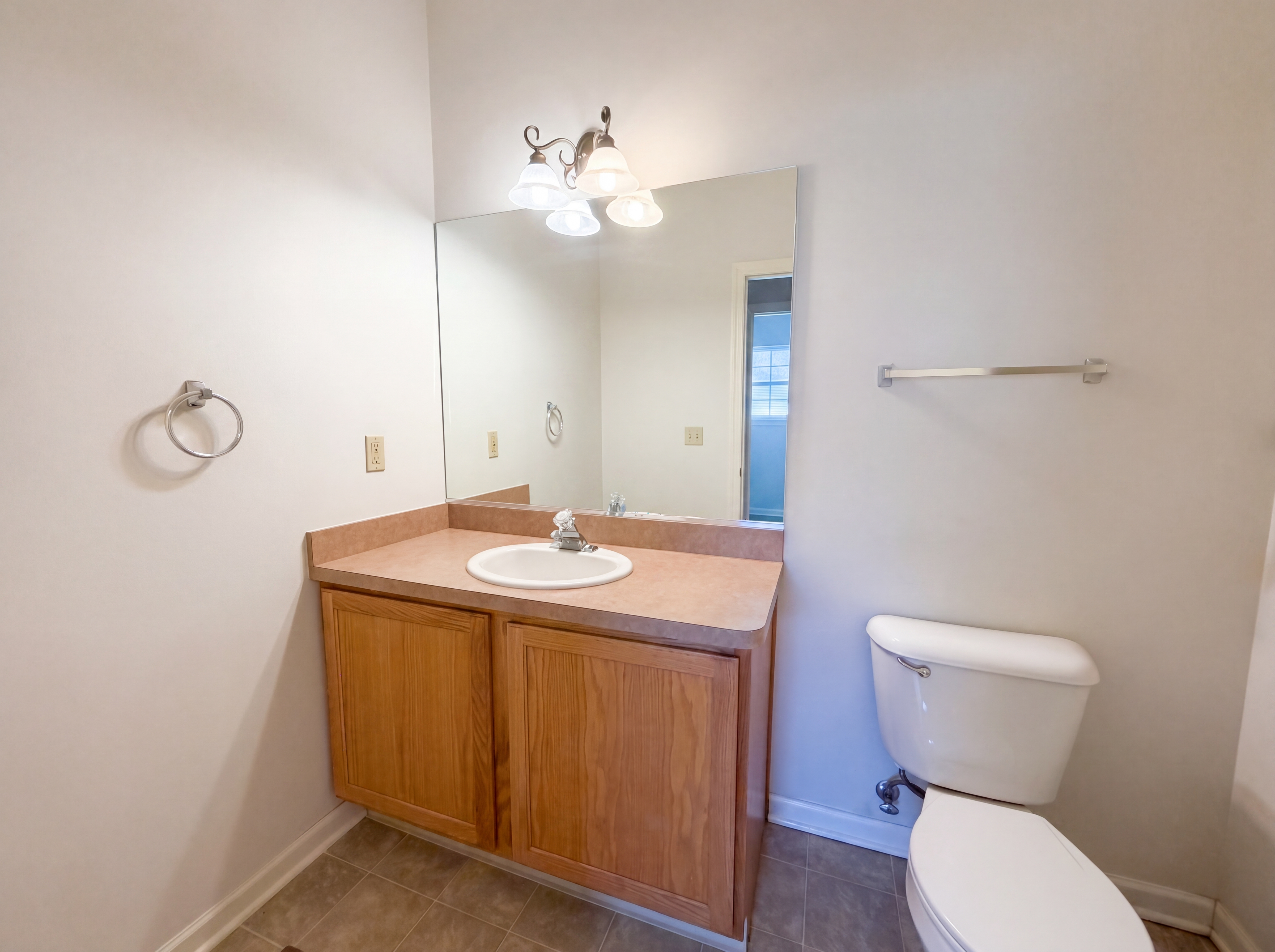 Photo 6 of 20 of 8757 Roberts Ct, Olmsted Falls, OH