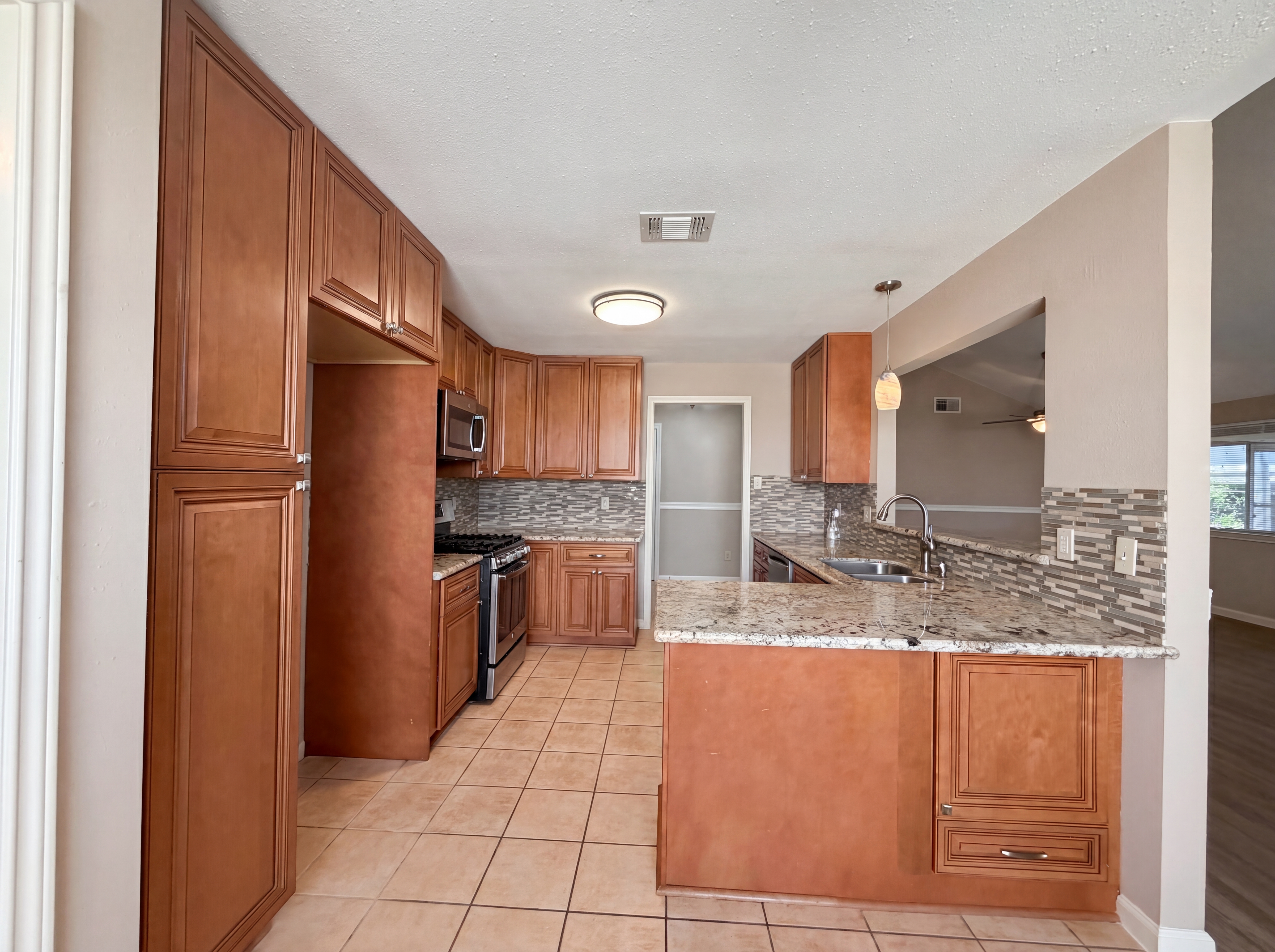 Photo 6 of 18 of 22031 Birch Valley Dr, Katy, TX