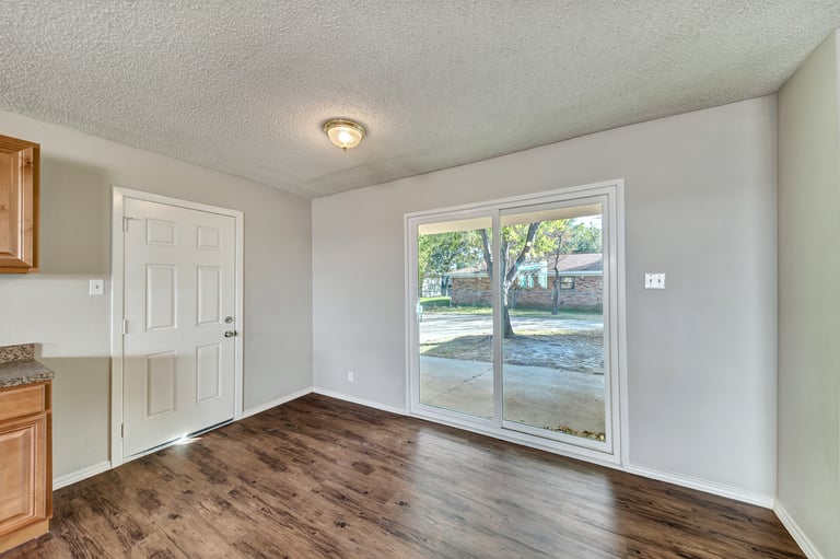 Photo 12 of 25 - 828 Livingston Dr, Hurst, TX 76053