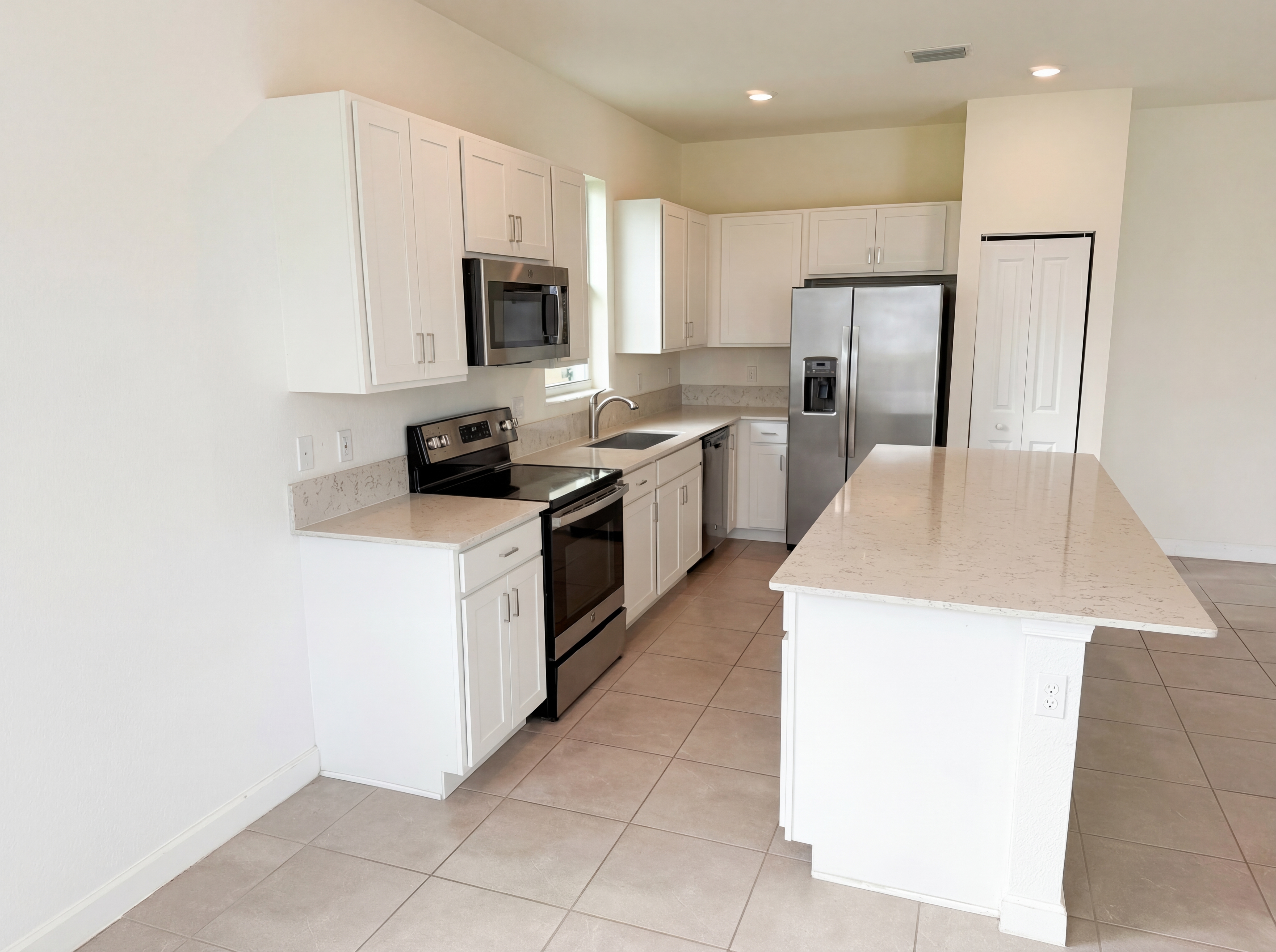 Photo 2 of 28 of 12473 NW Lynch Ln, Port Saint Lucie, FL