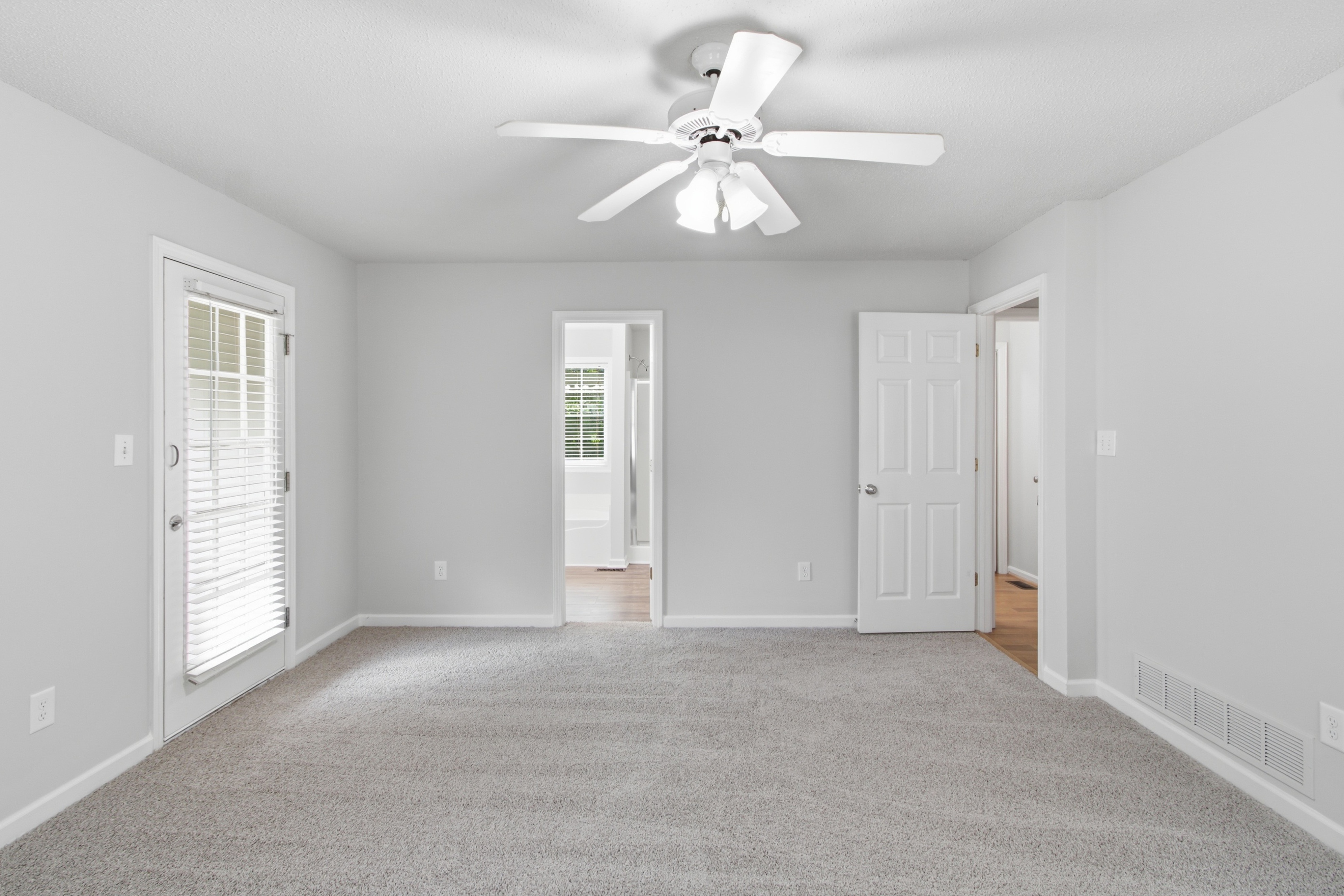 Photo 12 of 34 of 221 Glen Ridge Dr, Villa Rica, GA