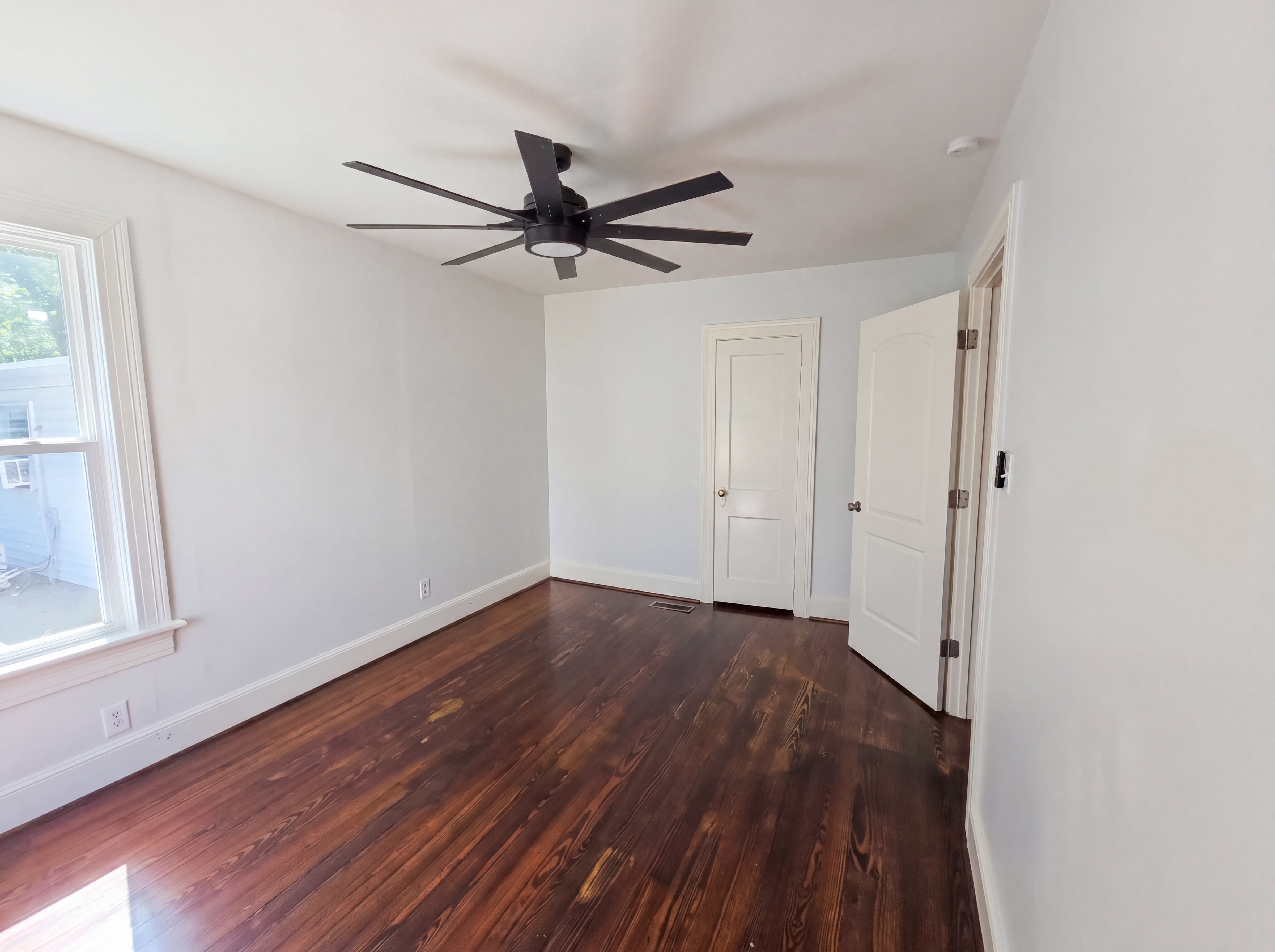 Photo 9 of 18 of 1401 E 9th St, Anniston, AL