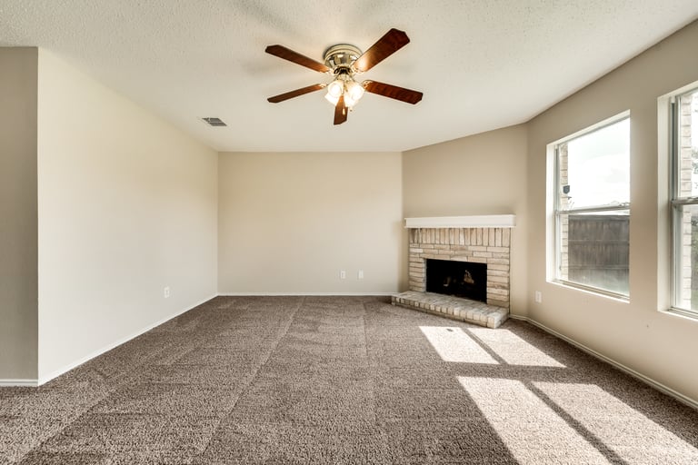 Photo 18 of 37 - 1436 Daisy Dr, Lancaster, TX 75134