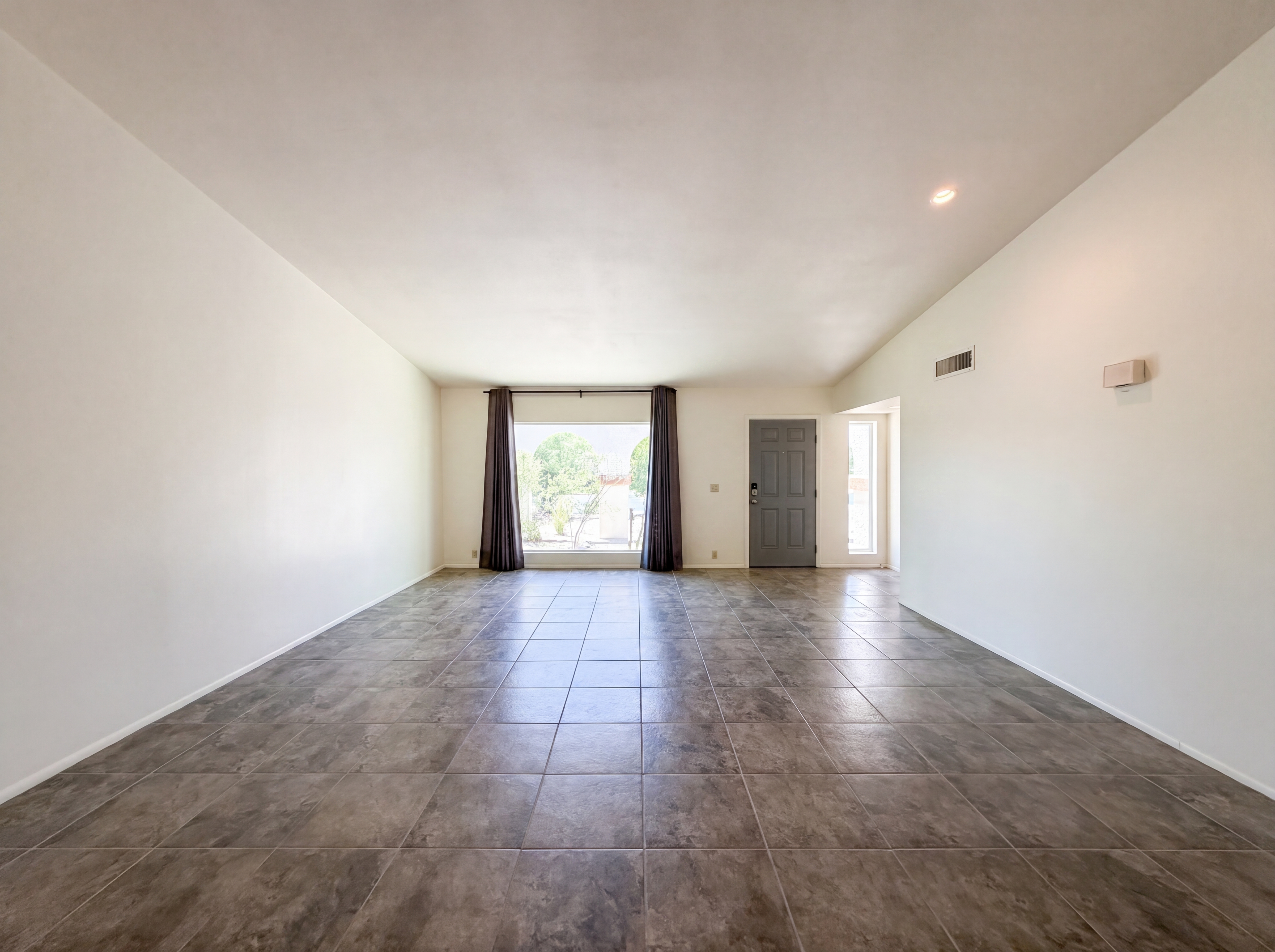 Photo 7 of 24 of 2346 E Mescal St, Phoenix, AZ