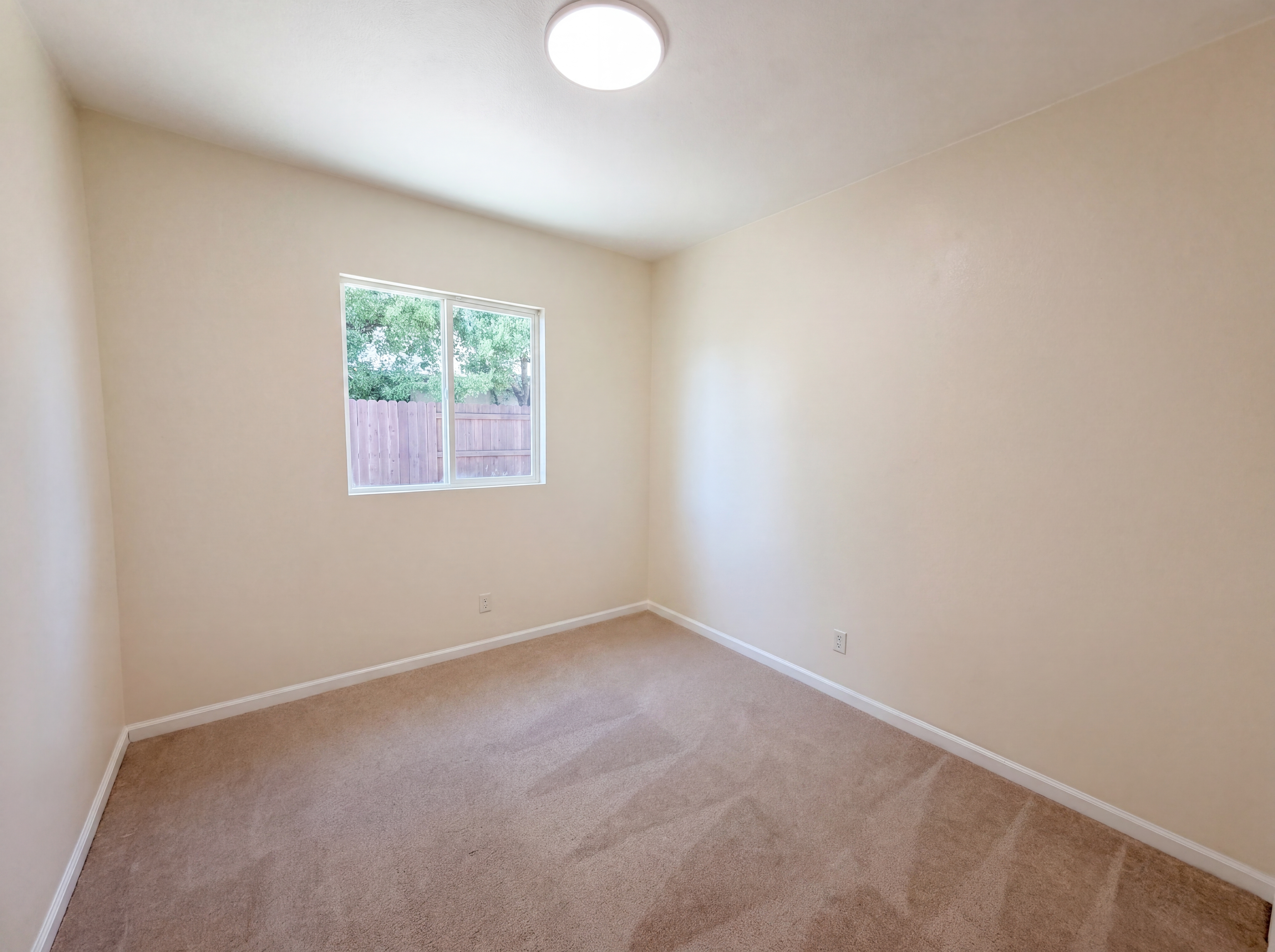 Photo 12 of 22 of 2227 Roberta Ave, Marysville, CA