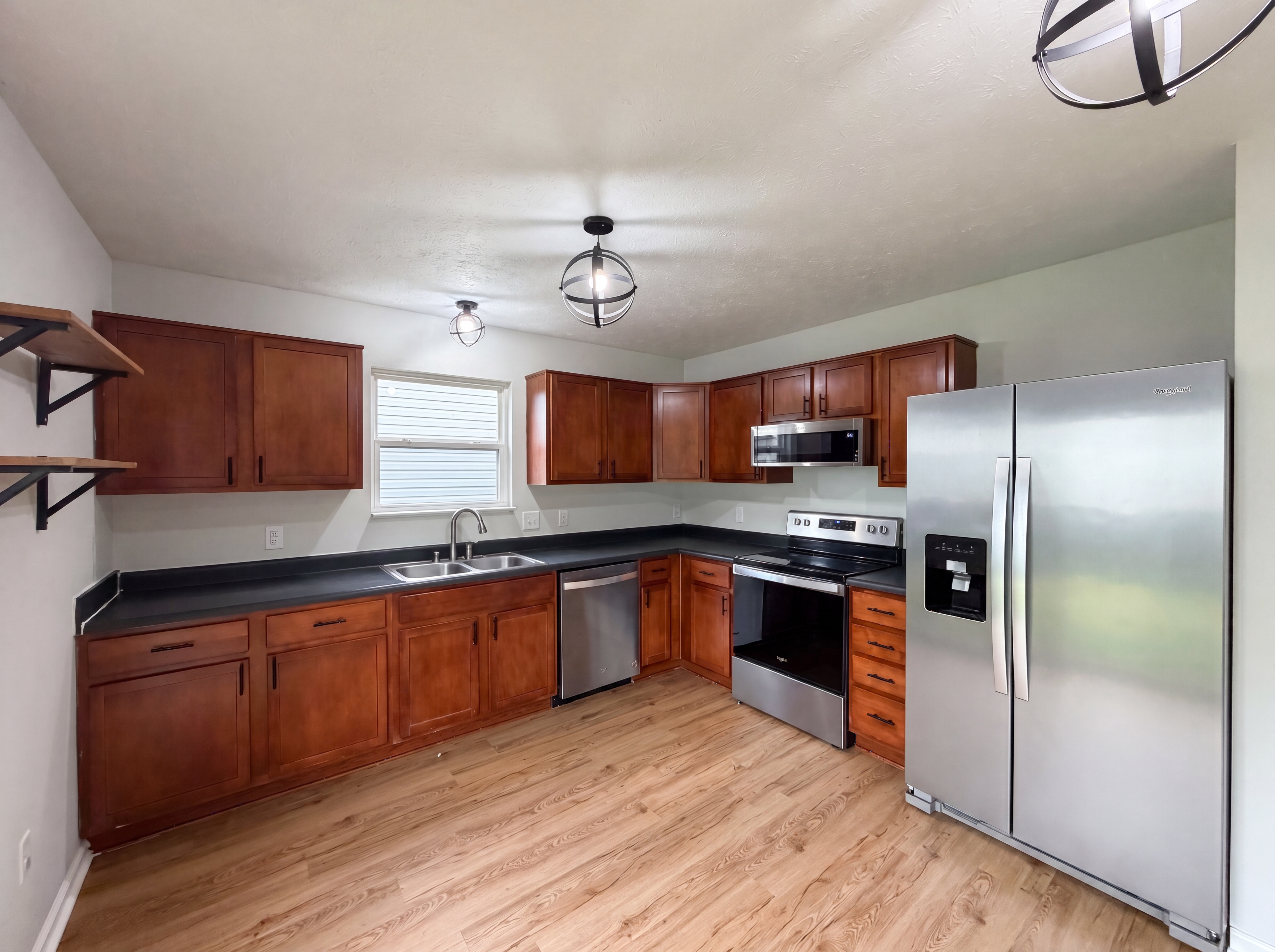 Photo 9 of 17 of 8369 Sotheby Dr, Indianapolis, IN