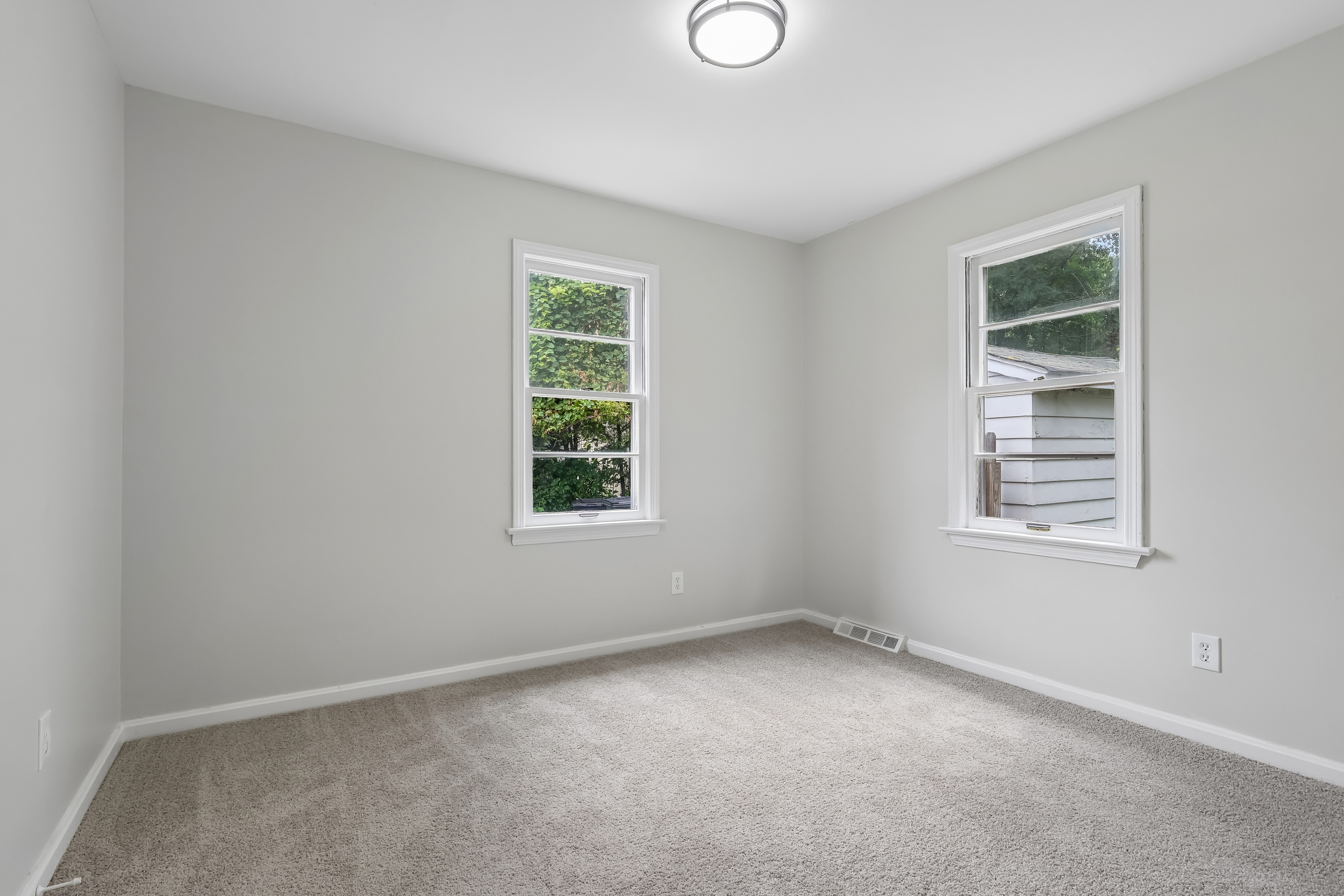 Photo 13 of 28 of 1237 Easton Dr, Akron, OH