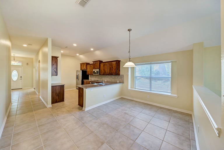 Photo 12 of 29 - 10040 Huey Trl, Hurst, TX 76053
