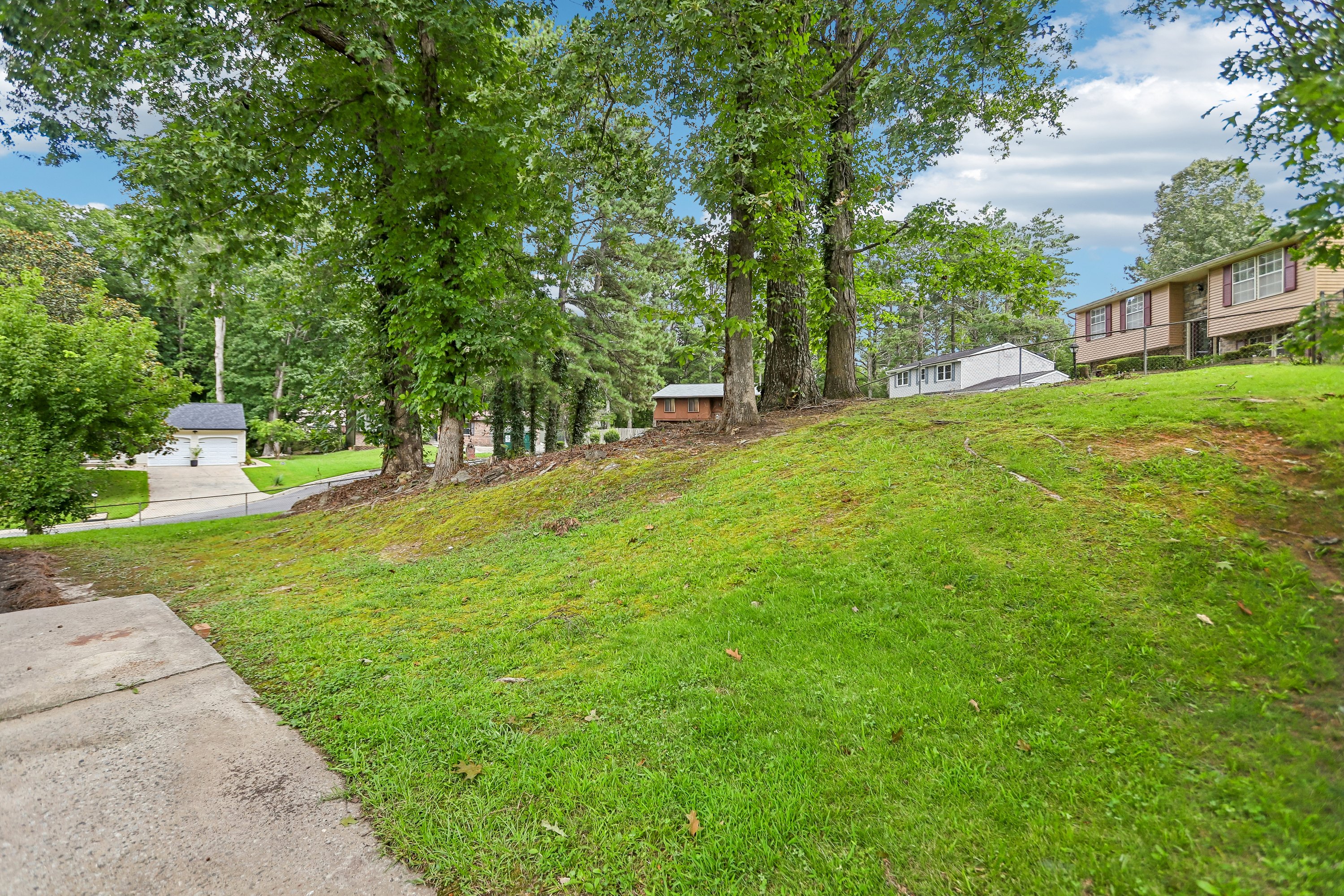 Photo 30 of 34 of 3020 Forestside Ln, Atlanta, GA