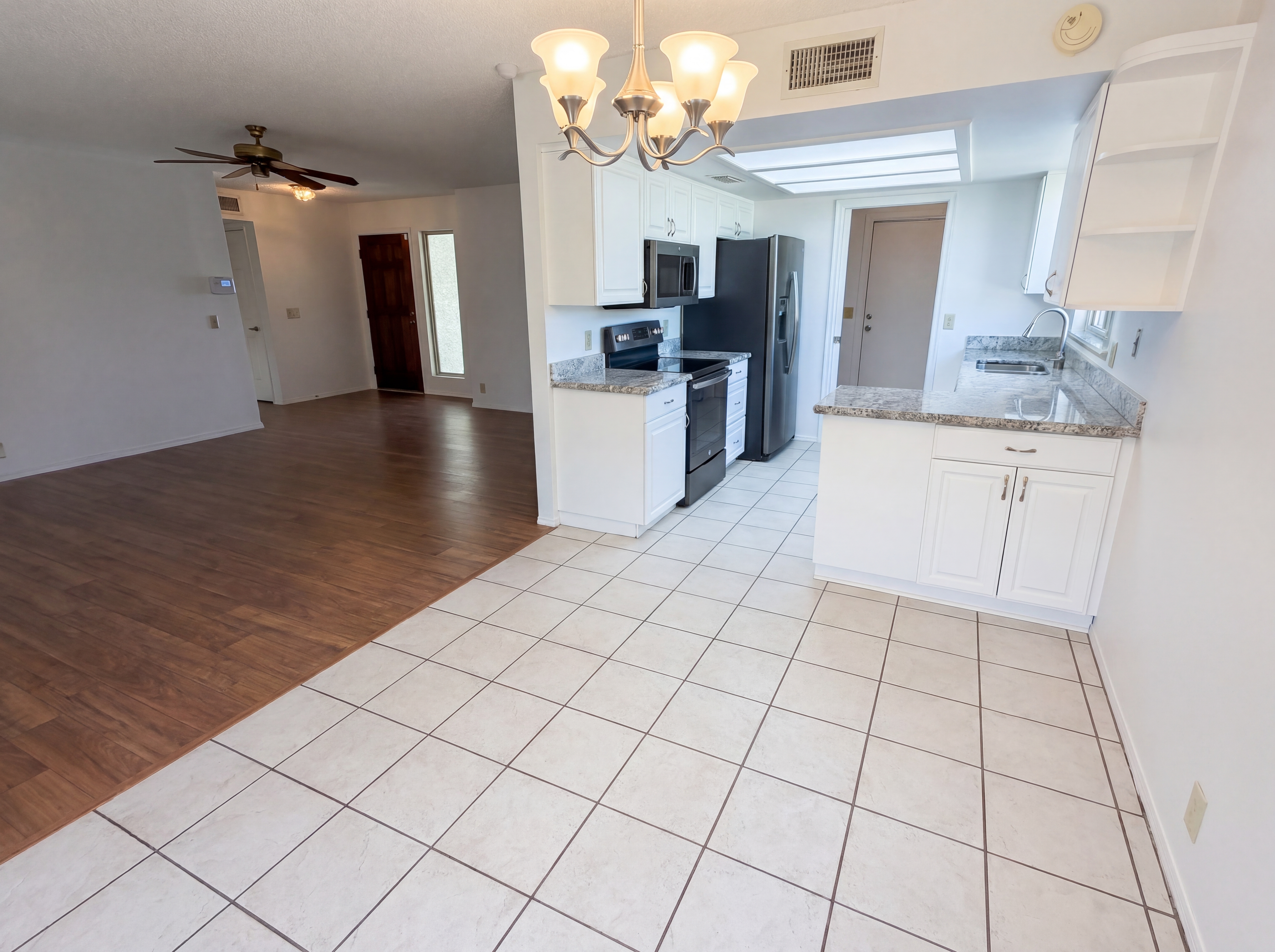 Photo 13 of 26 of 9207 W Kerry Ln, Peoria, AZ