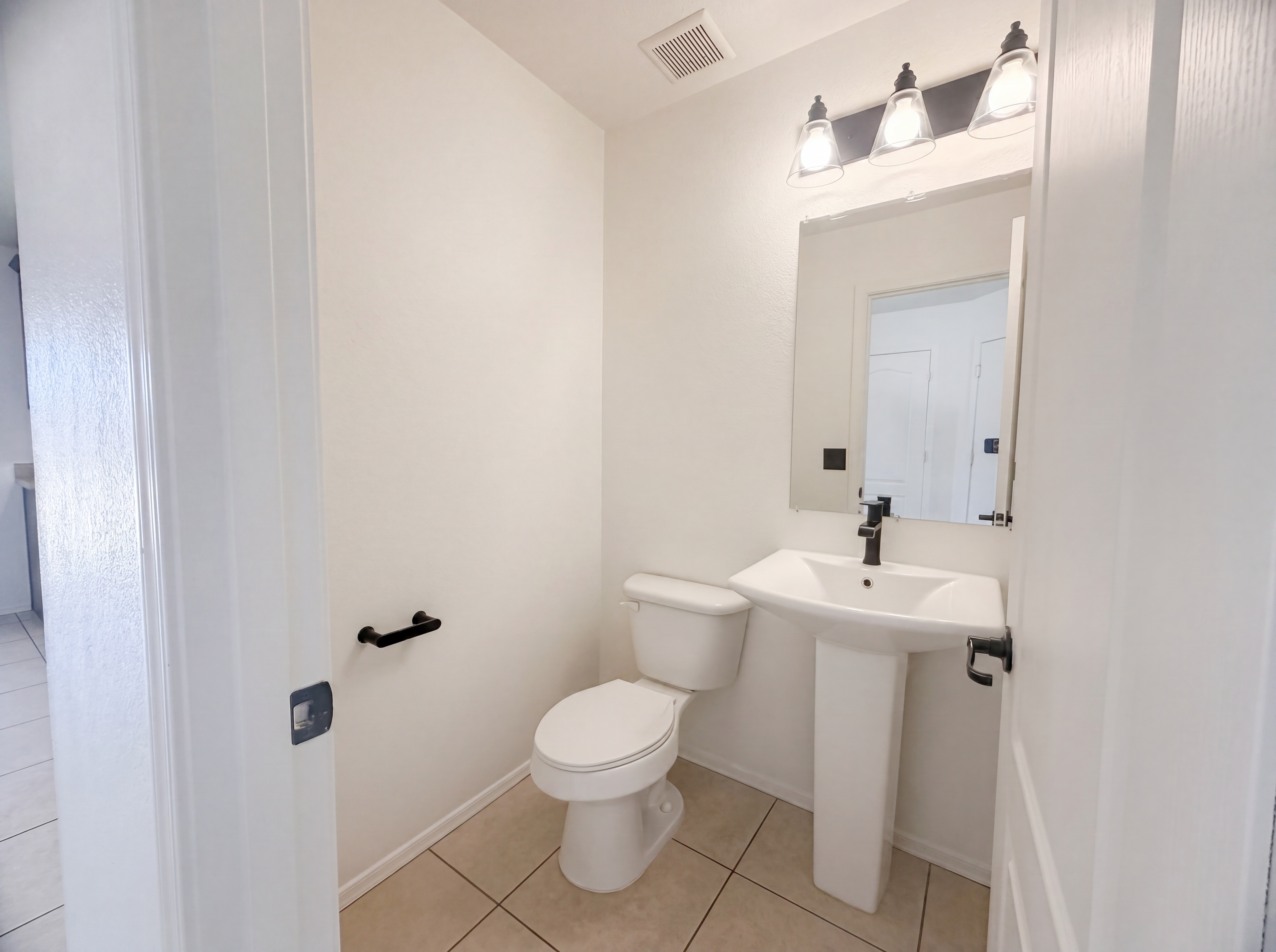 Photo 7 of 18 of 1043 E Daniella Dr, San Tan Valley, AZ