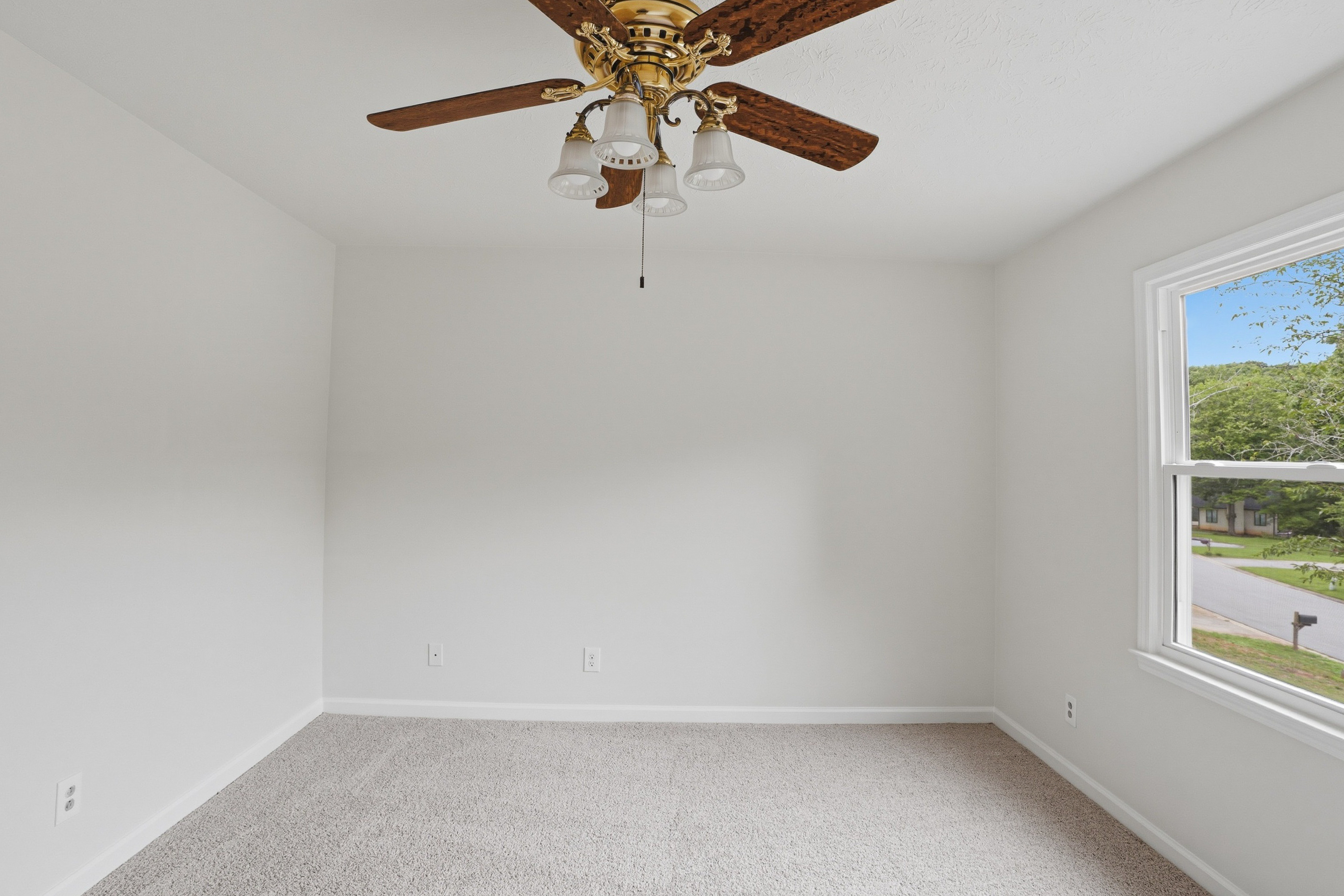 Photo 12 of 37 of 3839 Cotswold Dr , Lilburn, GA
