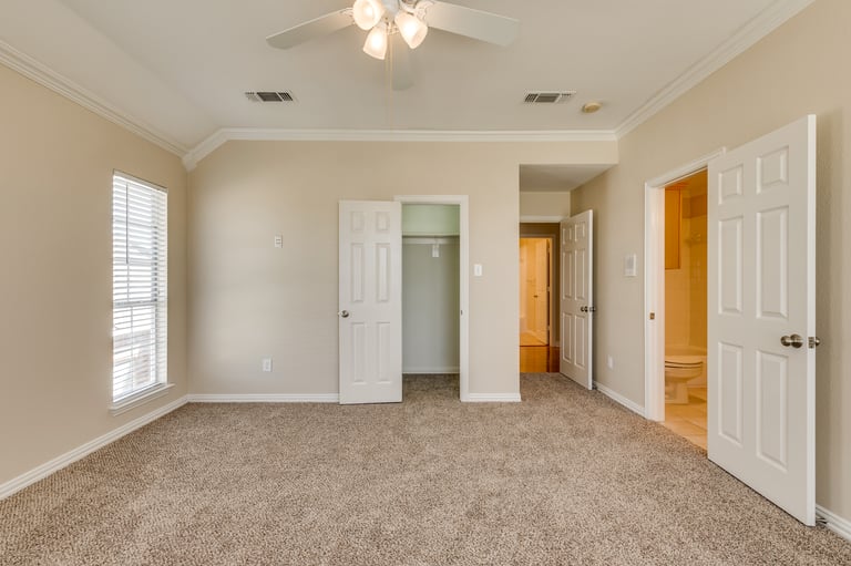 Photo 26 of 36 - 5700 Christy Ln, Haltom City, TX 76137