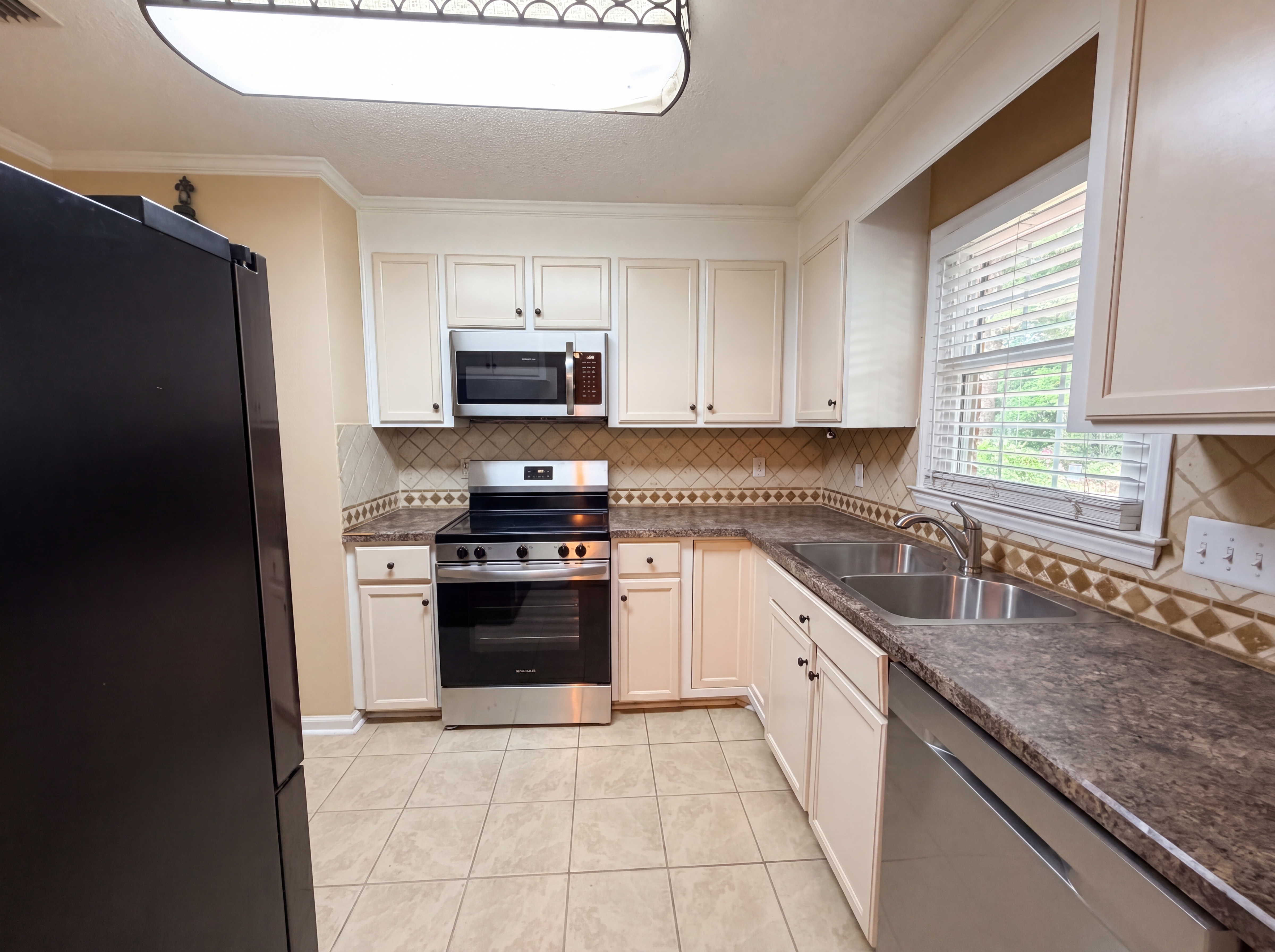 Photo 2 of 17 of 815 Jamestown Dr, Gastonia, NC