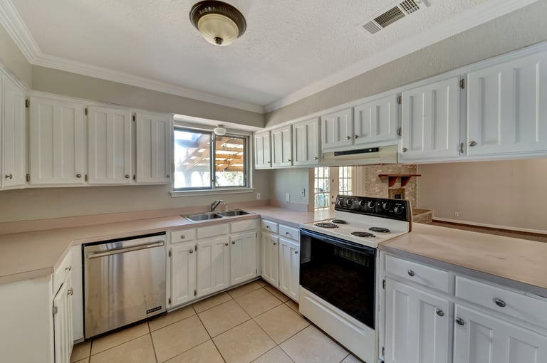 Photo 6 of 23 - 5805 Trail Crest Dr, Arlington, TX 76017