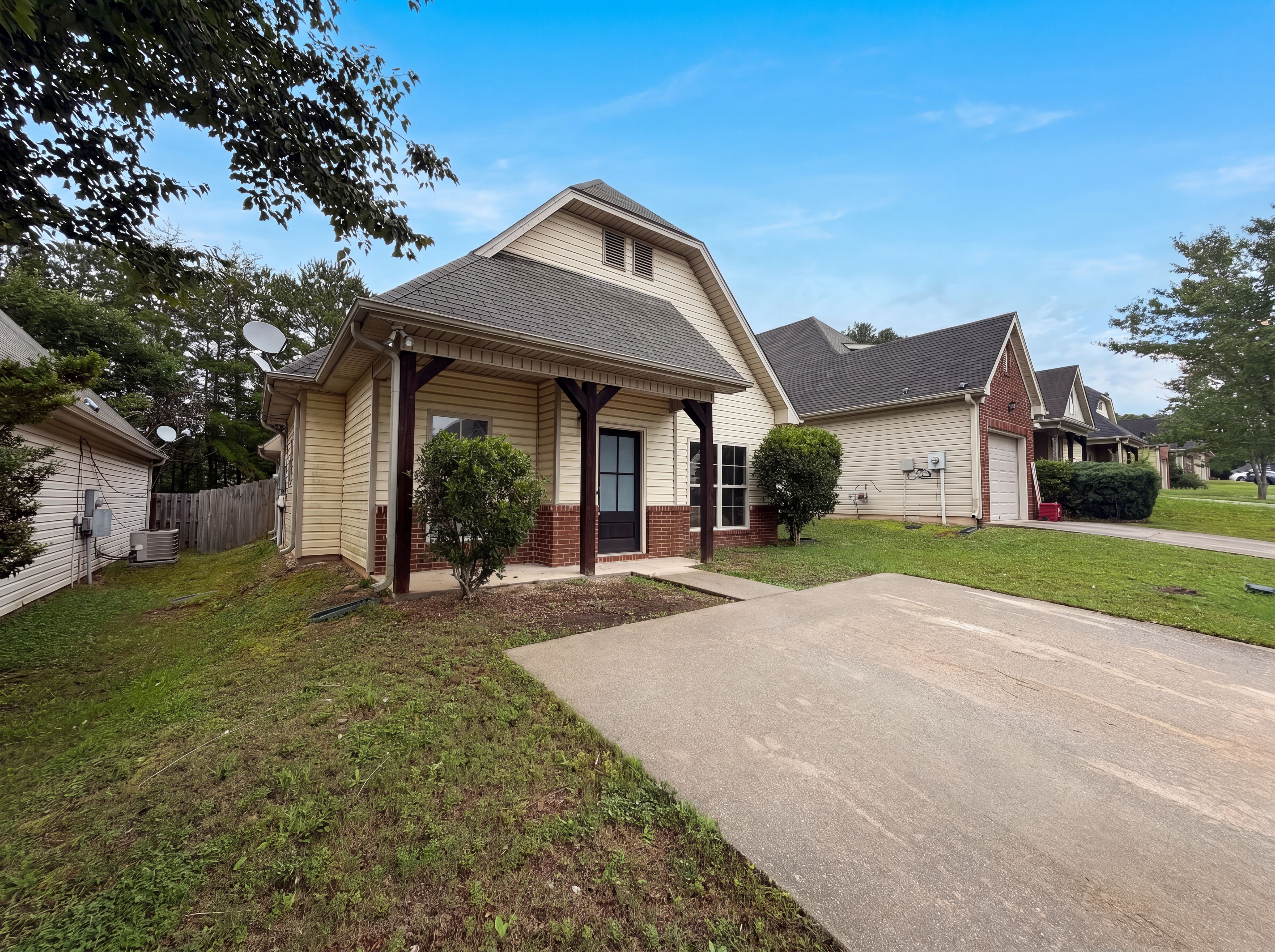 Photo 15 of 17 of 124 Cattail Ln, Calera, AL