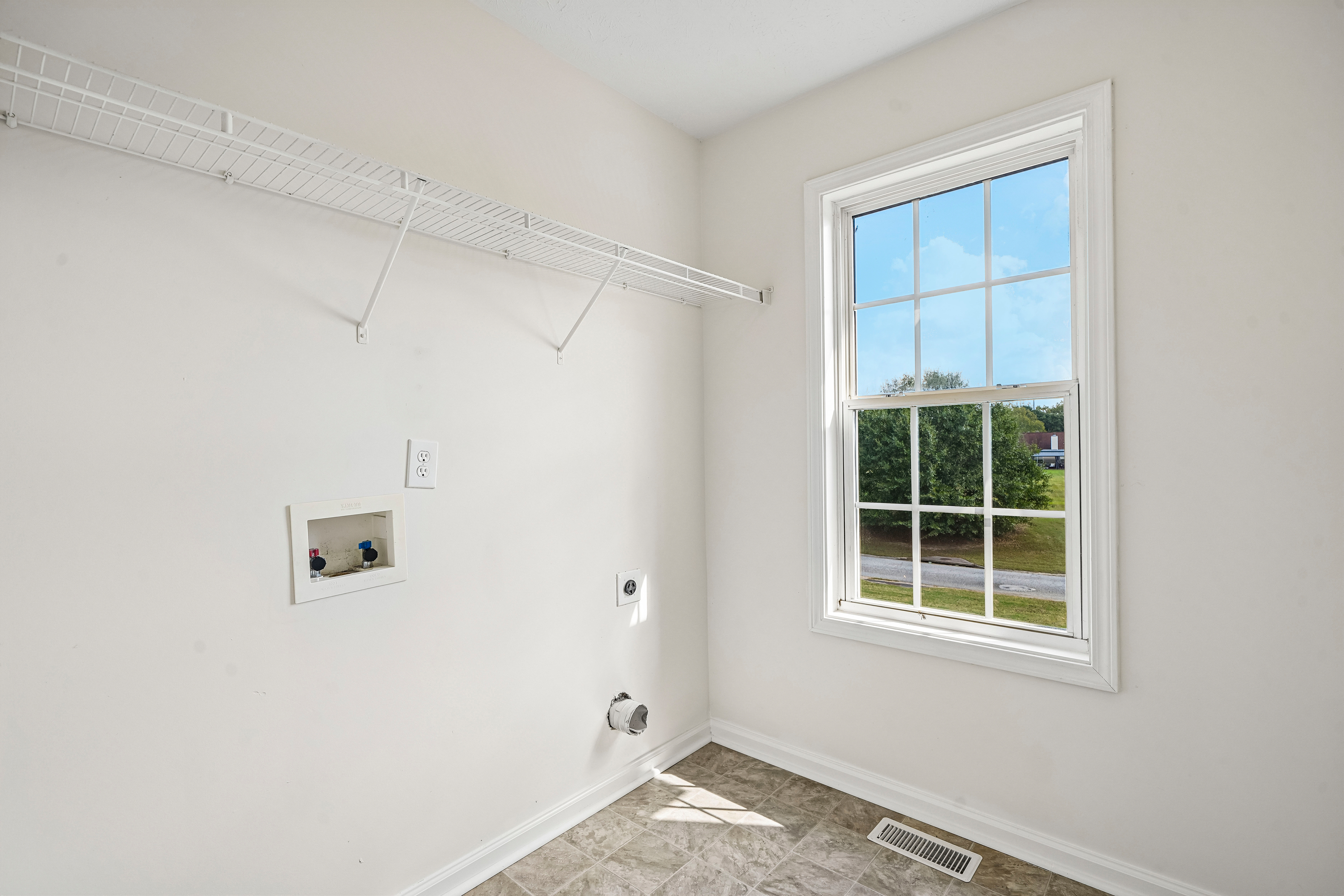 Photo 21 of 28 of 1709 Wyntercreek Ln, Hoschton, GA