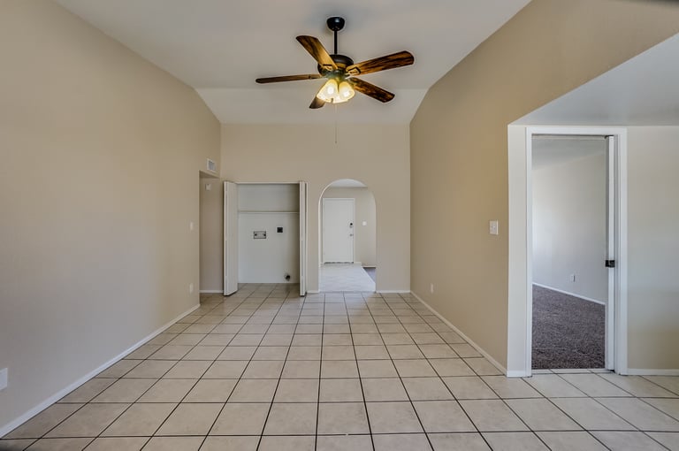 Photo 2 of 16 - 5265 W Carol Ave, Glendale, AZ 85302