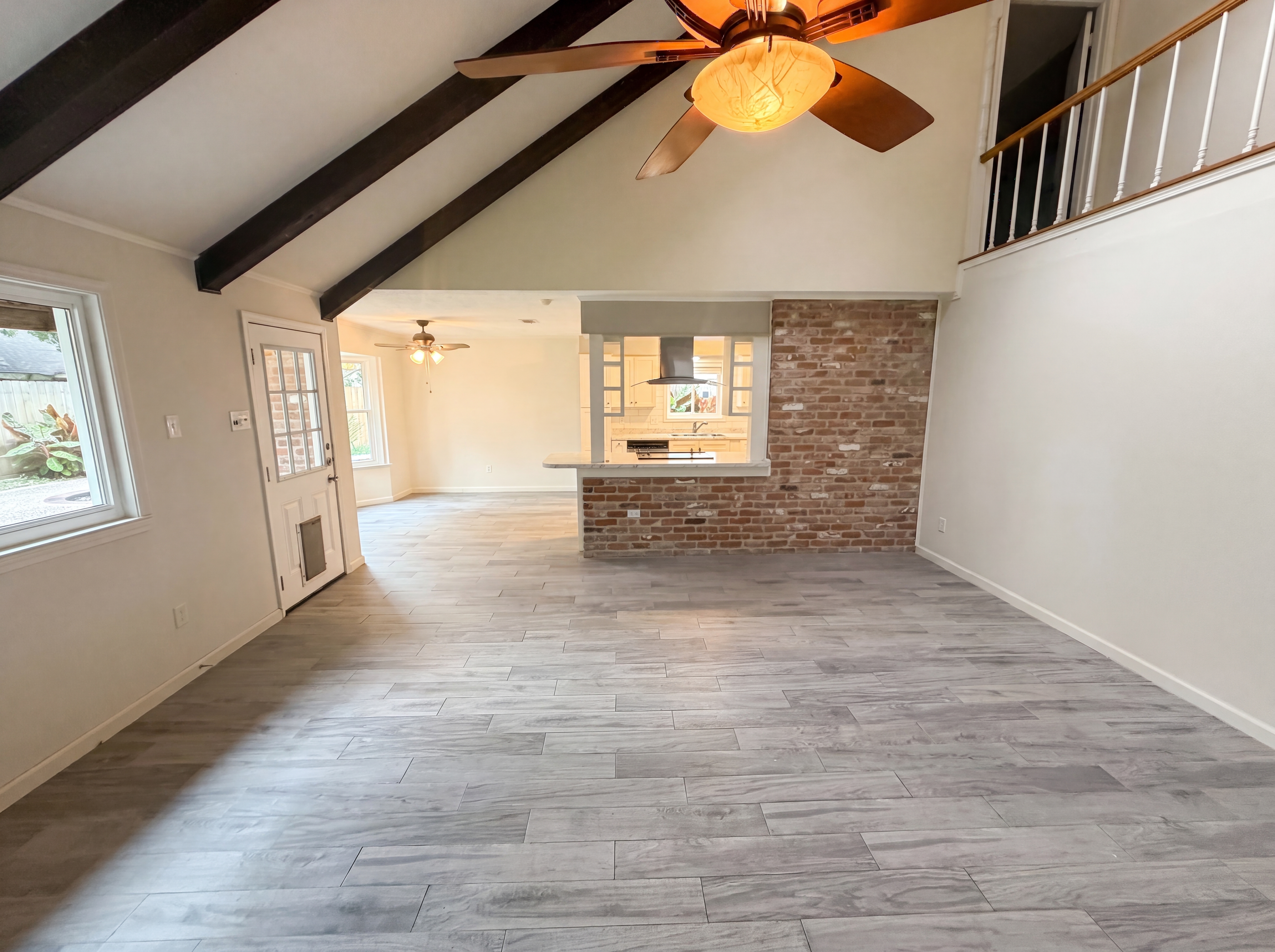 Photo 7 of 23 of 5116 E Bayou Dr, Dickinson, TX