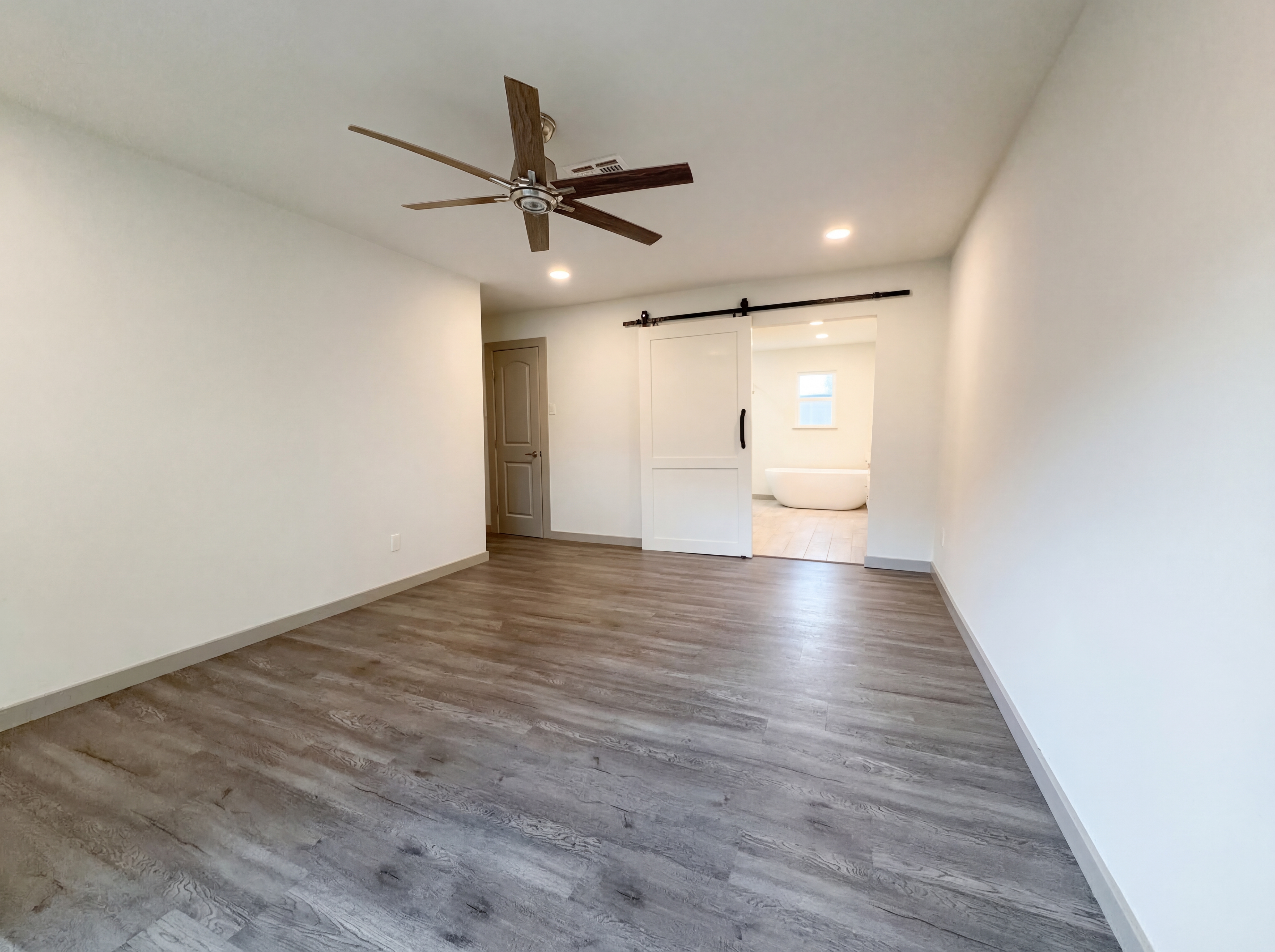 Photo 14 of 19 of 10726 Sugar Hill Dr, Houston, TX