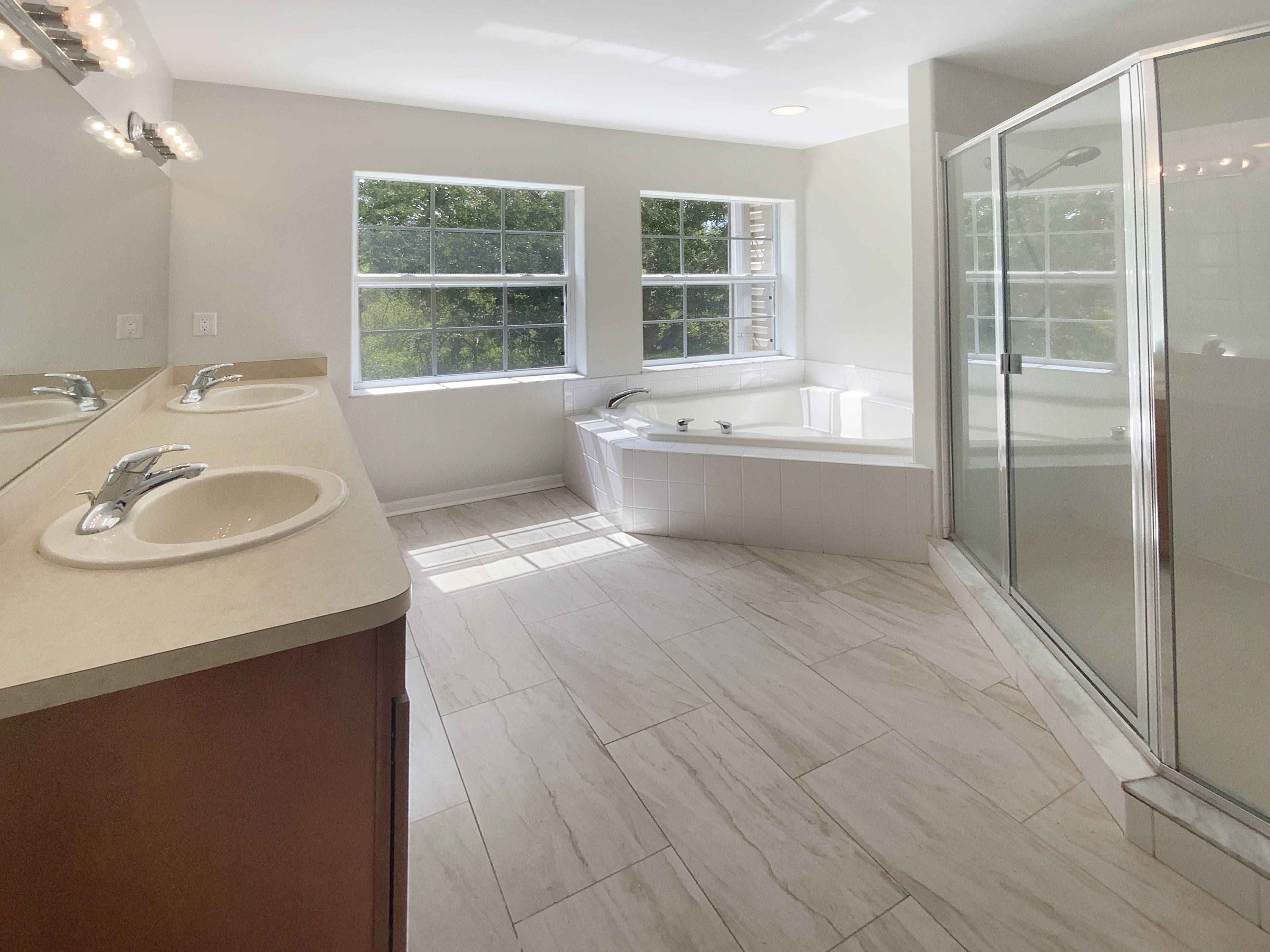Photo 15 of 32 of 915 Woodbridge Ct, Safety Harbor, FL