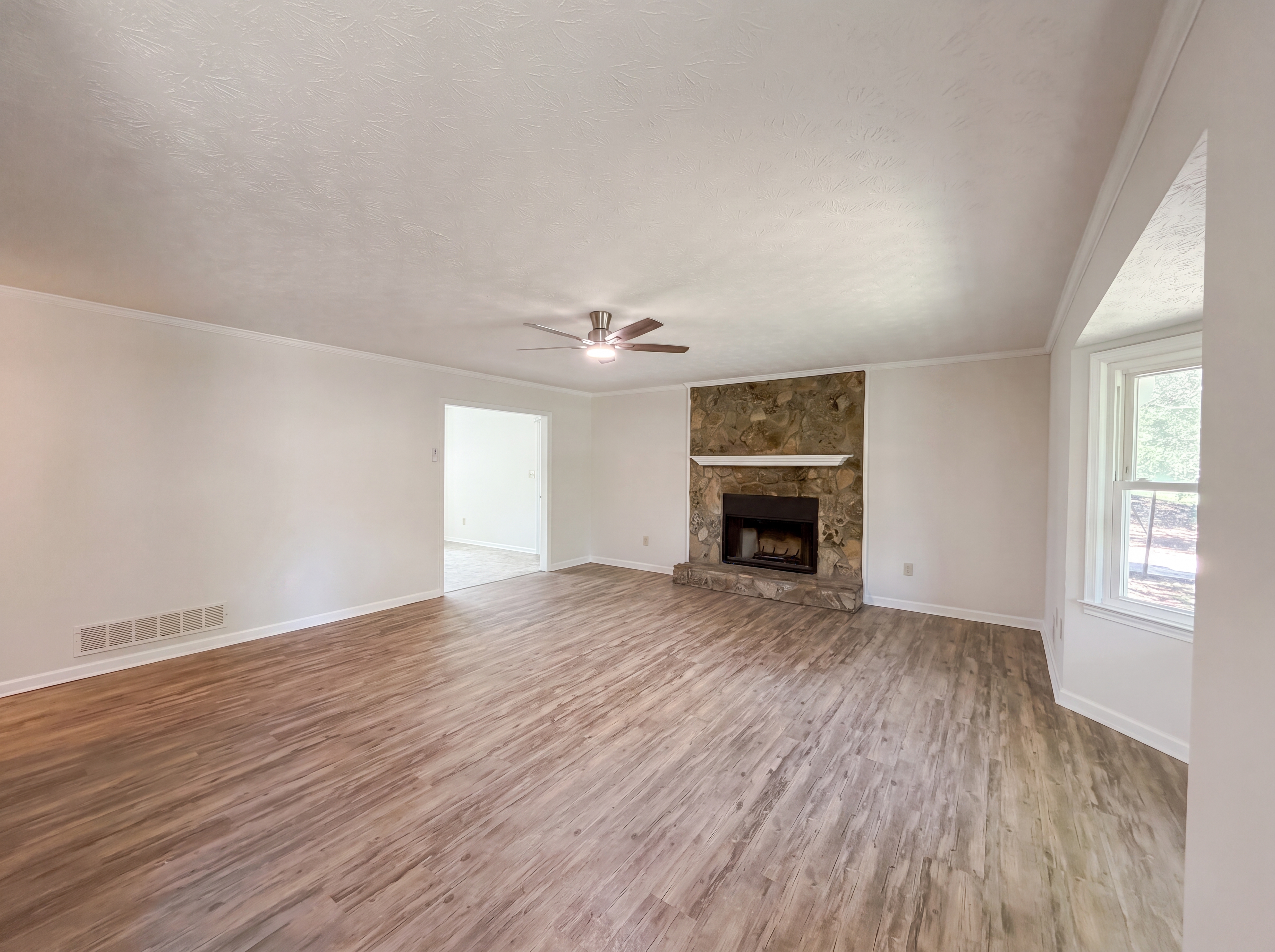 Photo 3 of 28 of 115 Briarwood Pl, Stockbridge, GA