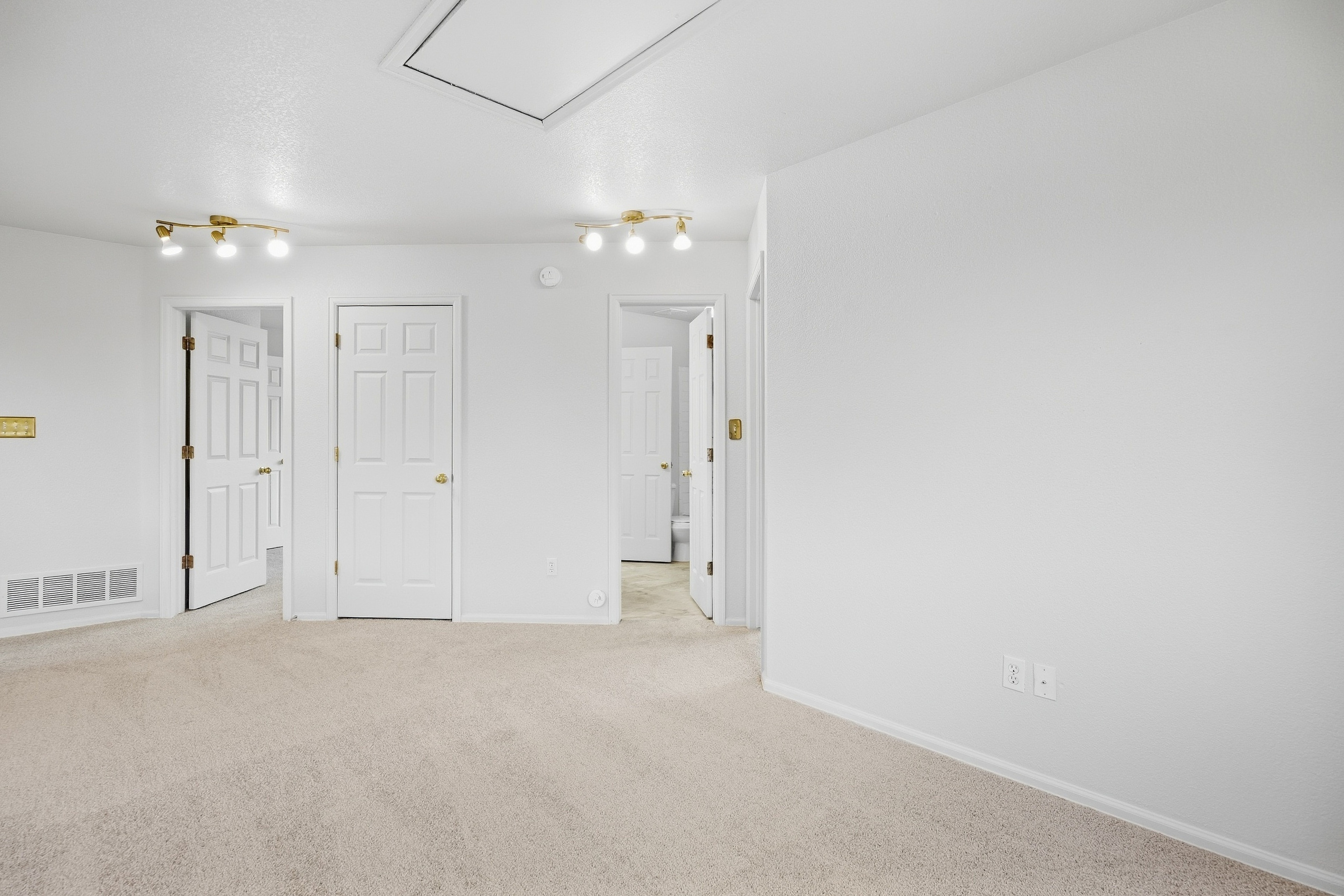 Photo 13 of 26 of 6148 Scottsbluff Dr, Colorado Springs, CO
