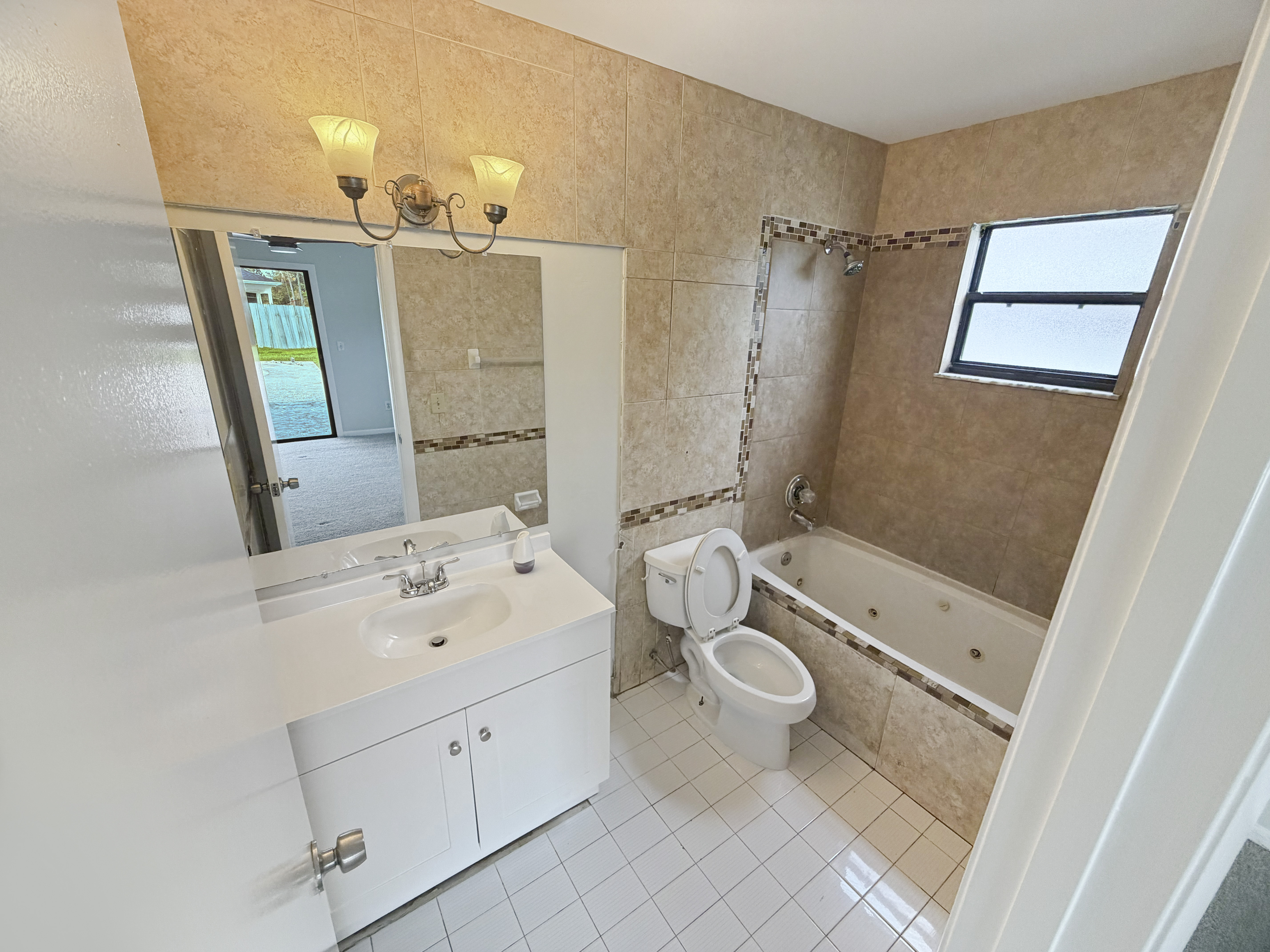 Photo 17 of 38 of 2305 SW Fern Cir, Port Saint Lucie, FL