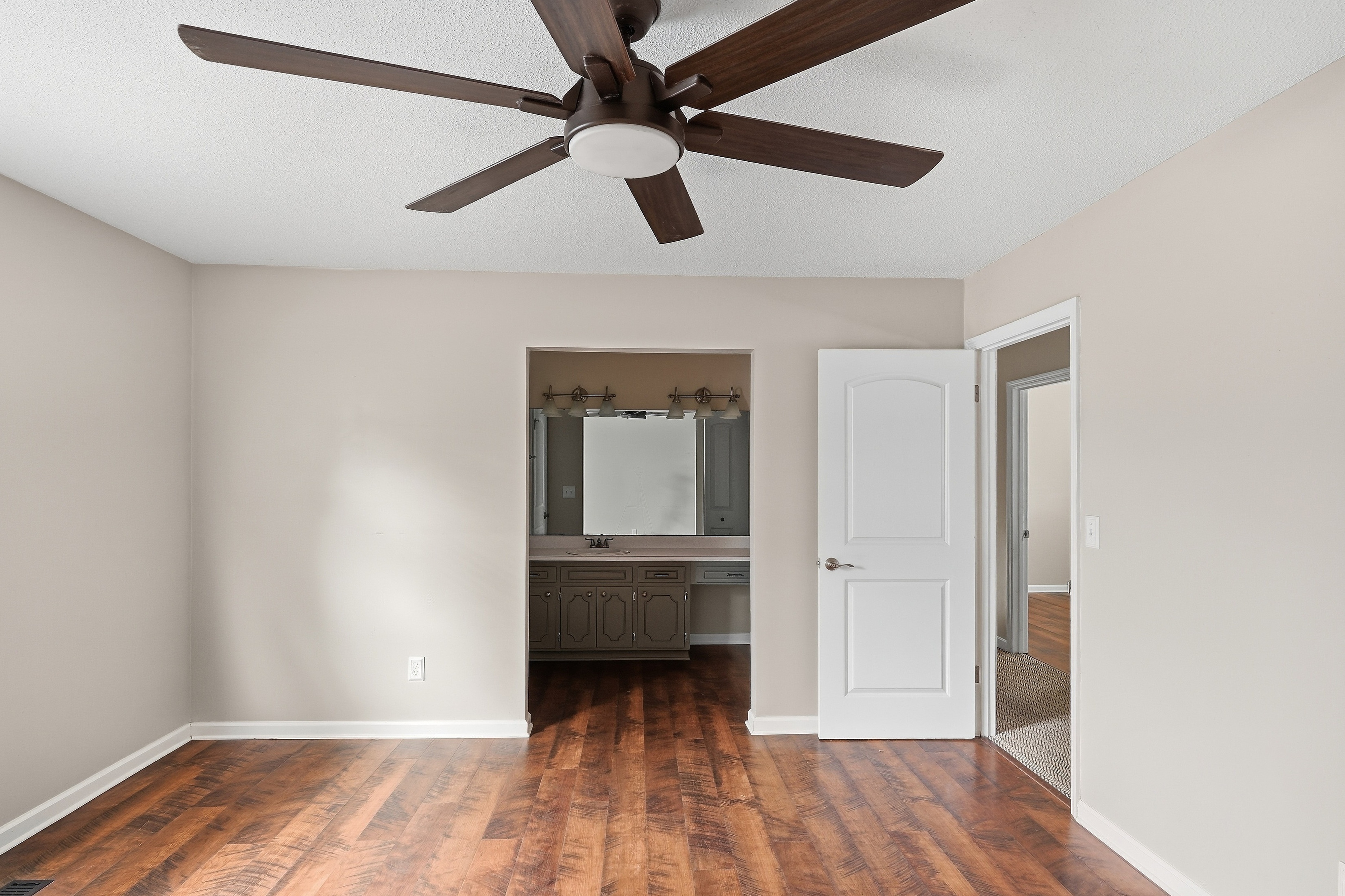 Photo 4 of 32 of 8269 Clipper Dr, Chattanooga, TN