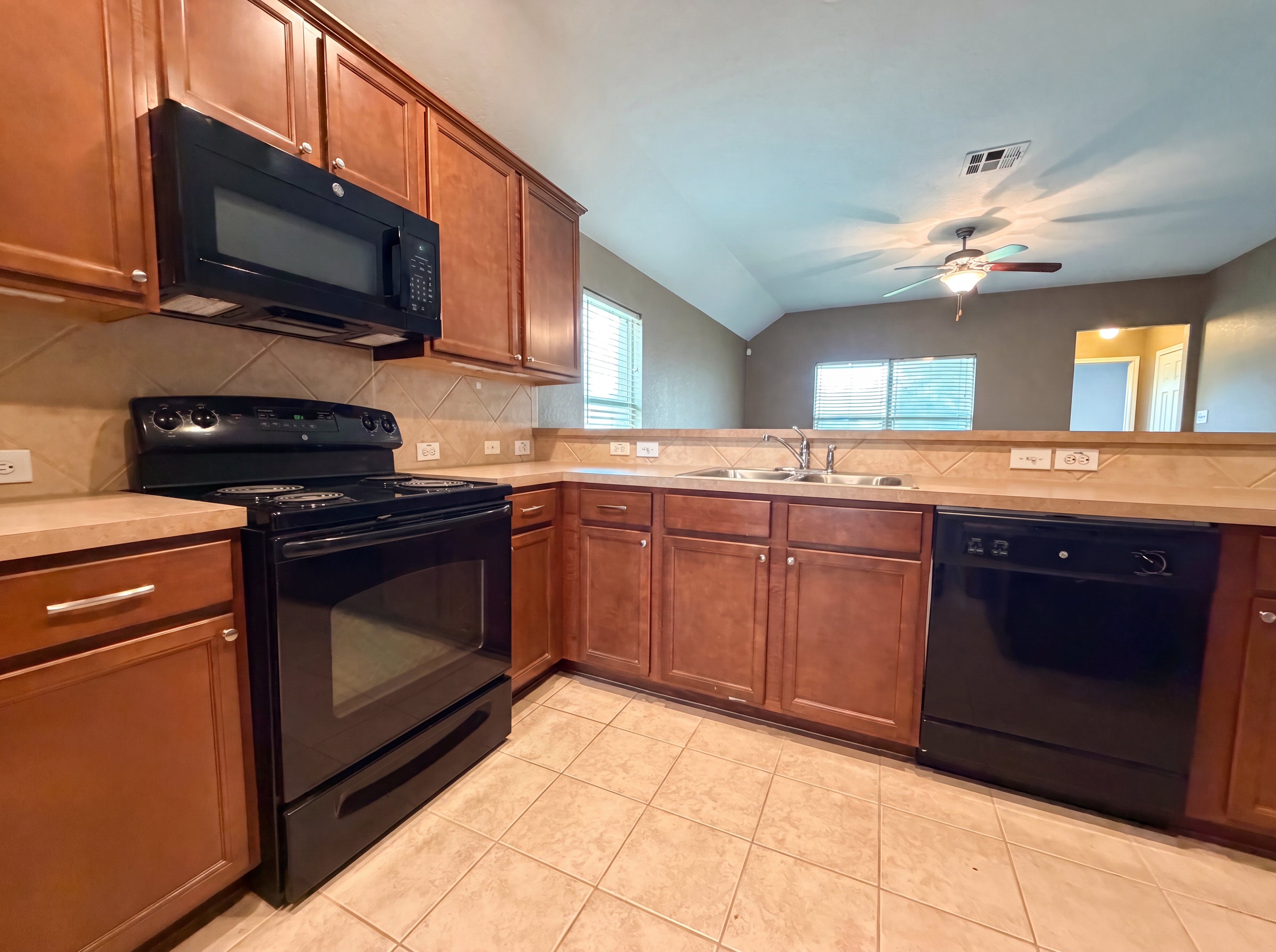 Photo 13 of 15 of 361 Saddlehorn Way, Cibolo, TX
