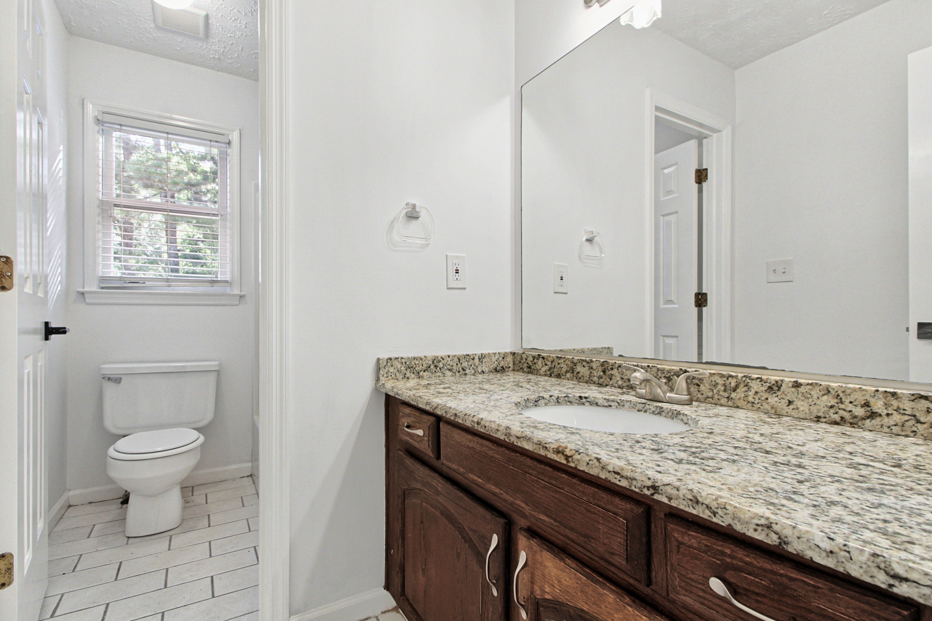 Photo 35 of 54 of 945 Brandon Ridge Dr, Roswell, GA