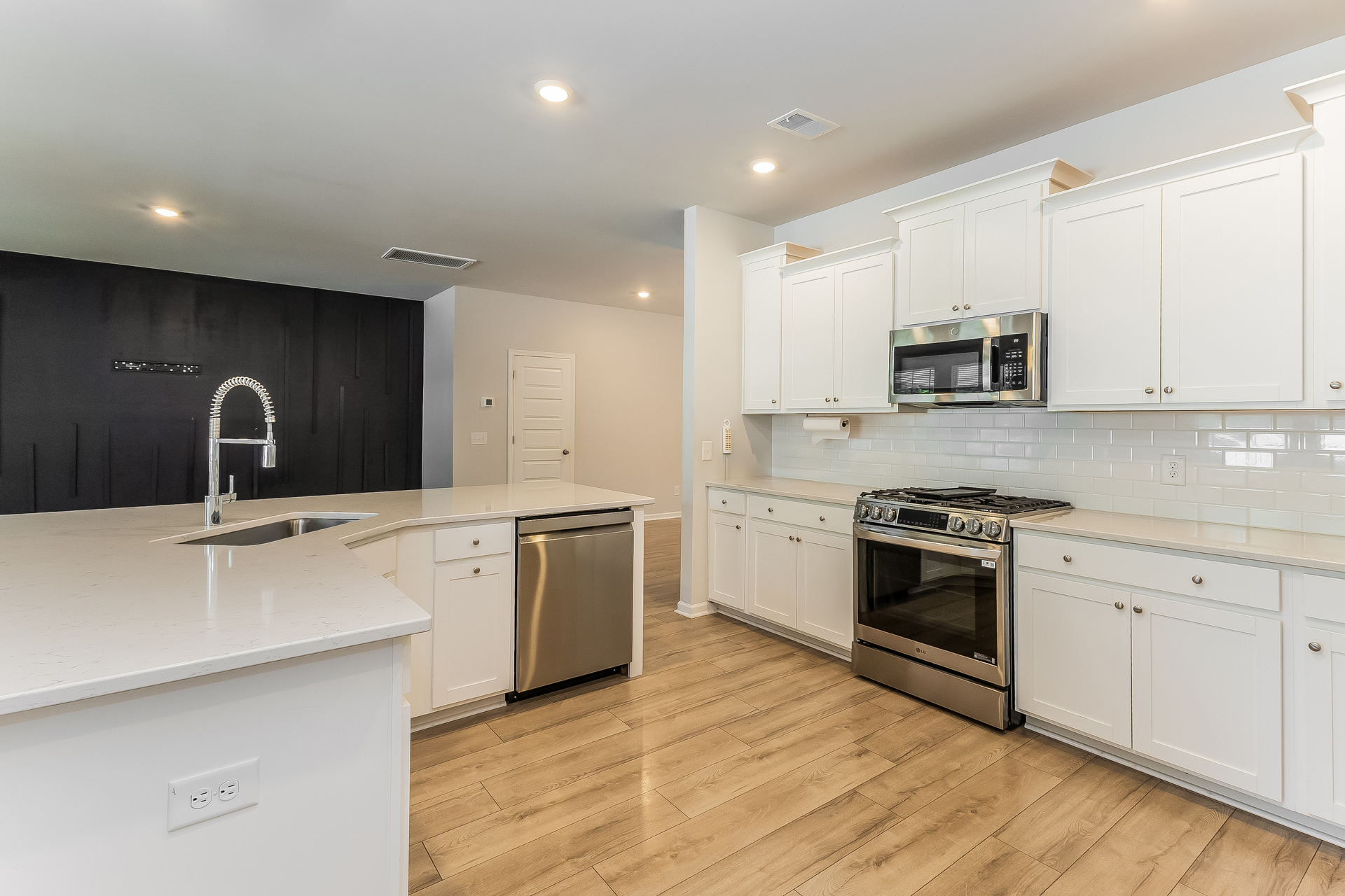 Photo 2 of 23 of 216 Red Bluff St, Summerville, SC