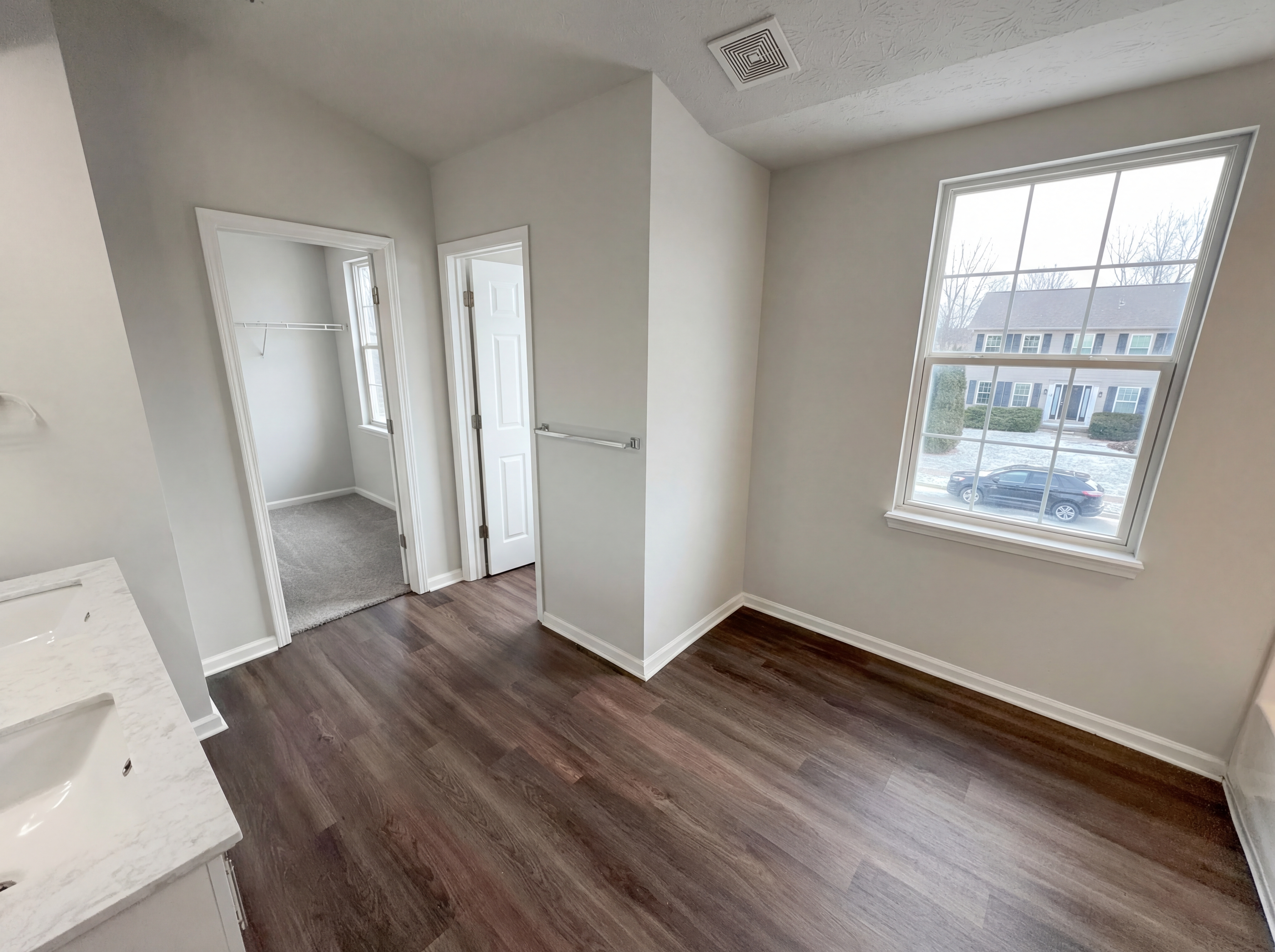 Photo 11 of 30 of 6454 Kentstone Dr, Indianapolis, IN