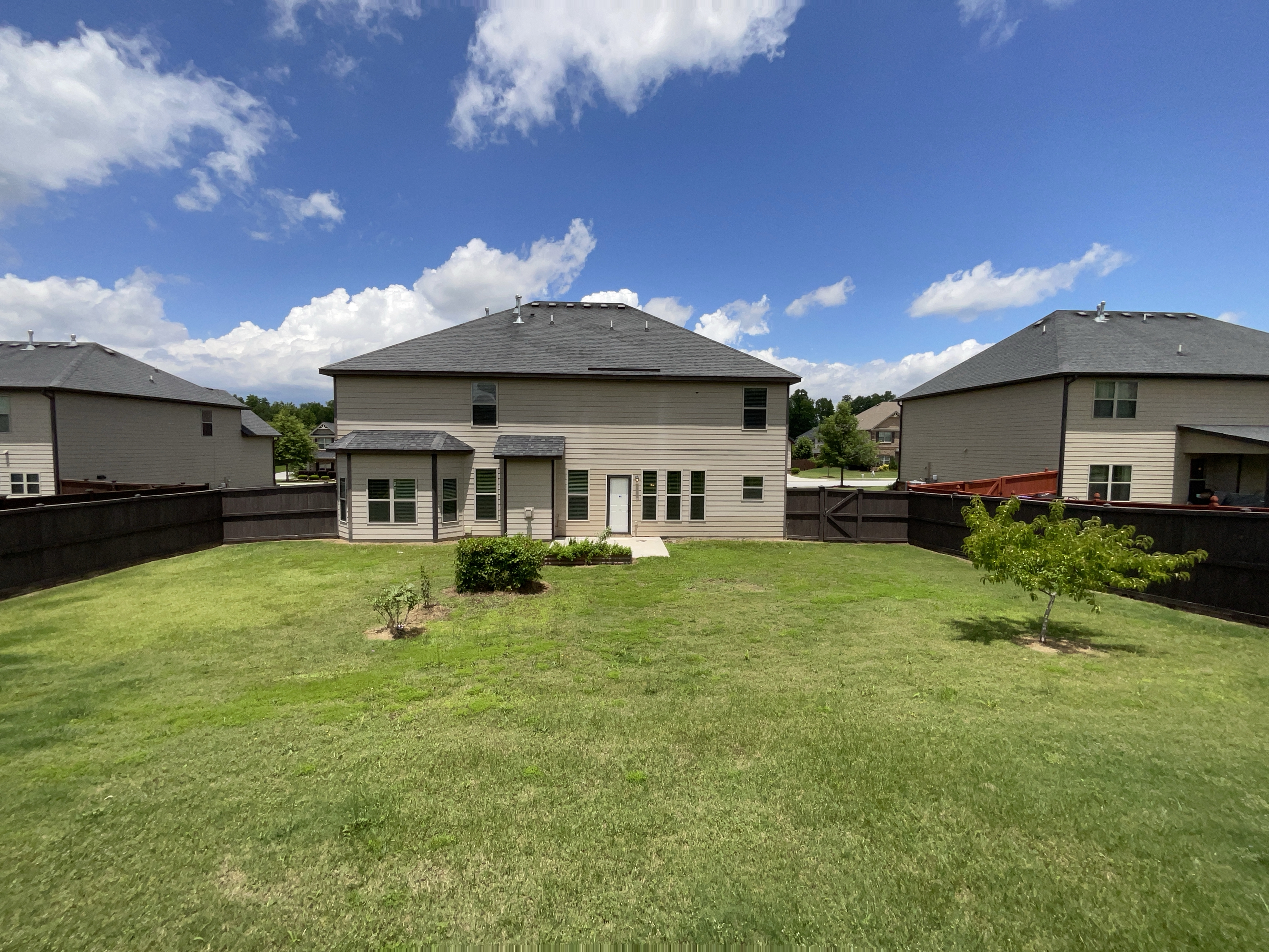 Photo 8 of 64 of 622 Madison Park Dr, Grayson, GA